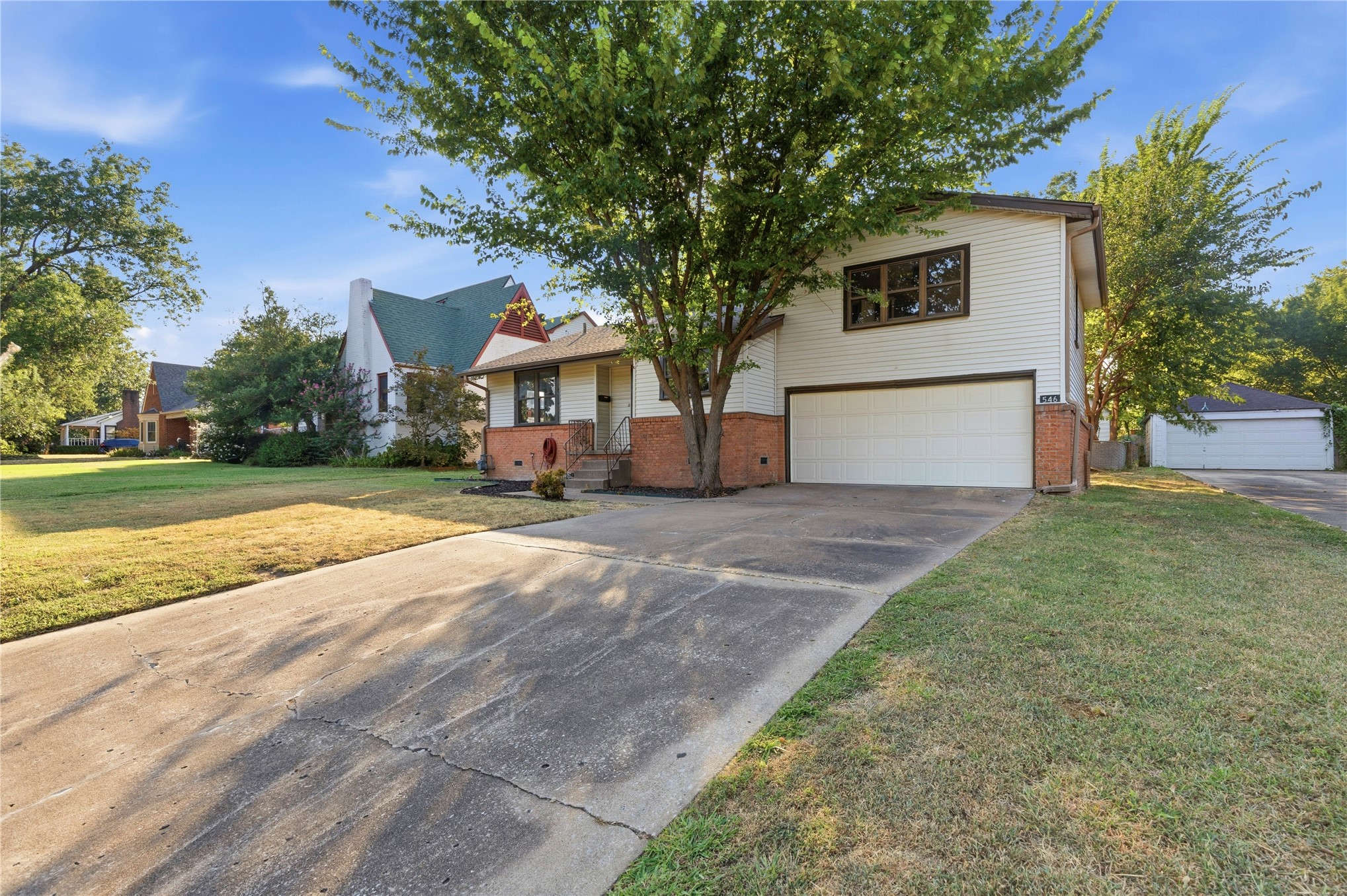 546 S Zurich Avenue Property Photo 4