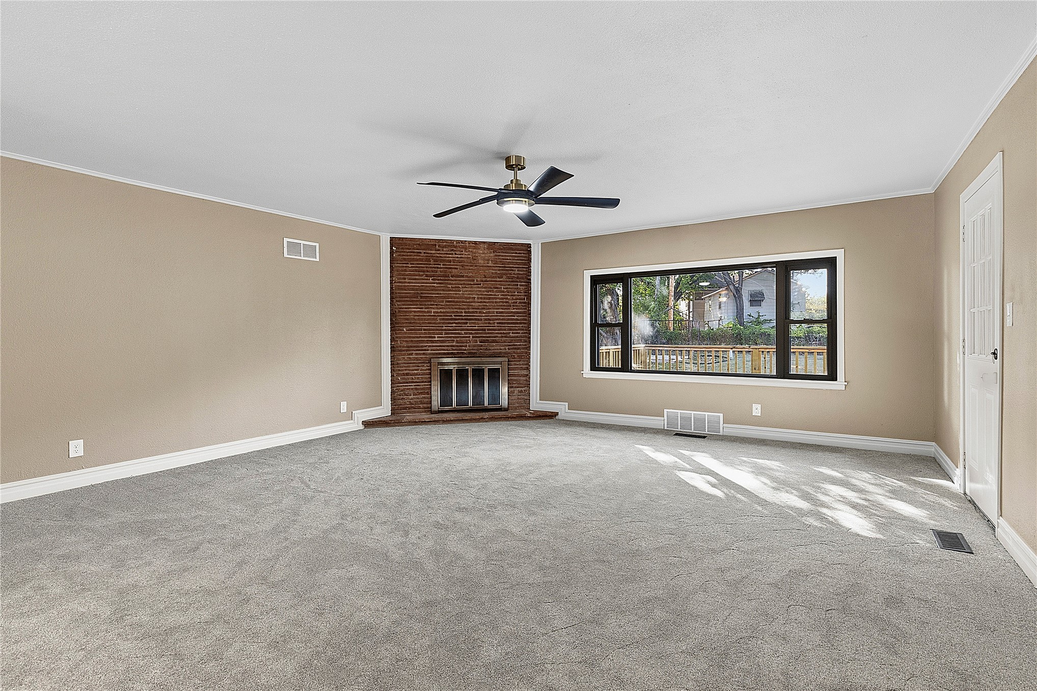 546 S Zurich Avenue Property Photo 7
