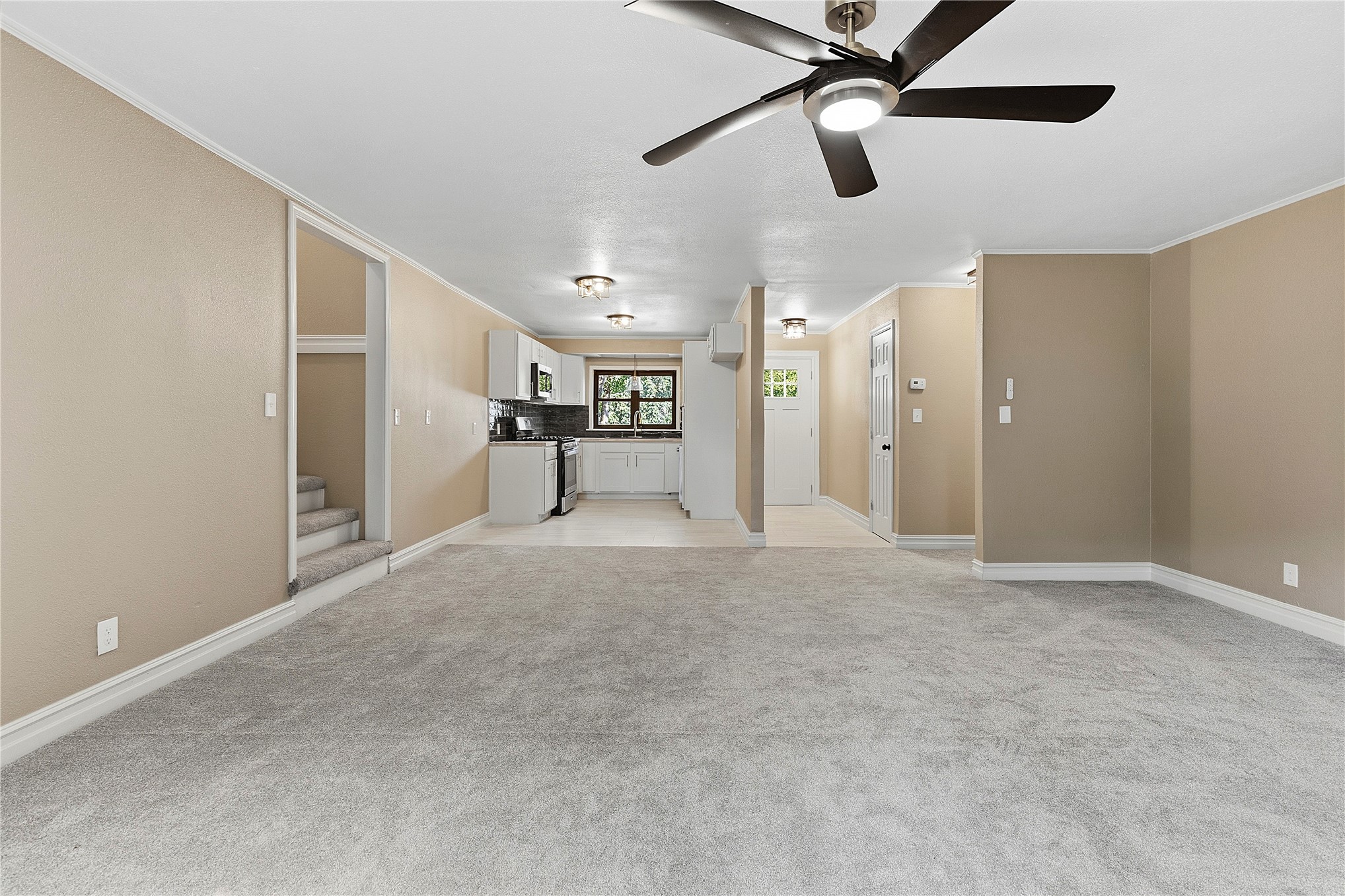 546 S Zurich Avenue Property Photo 8