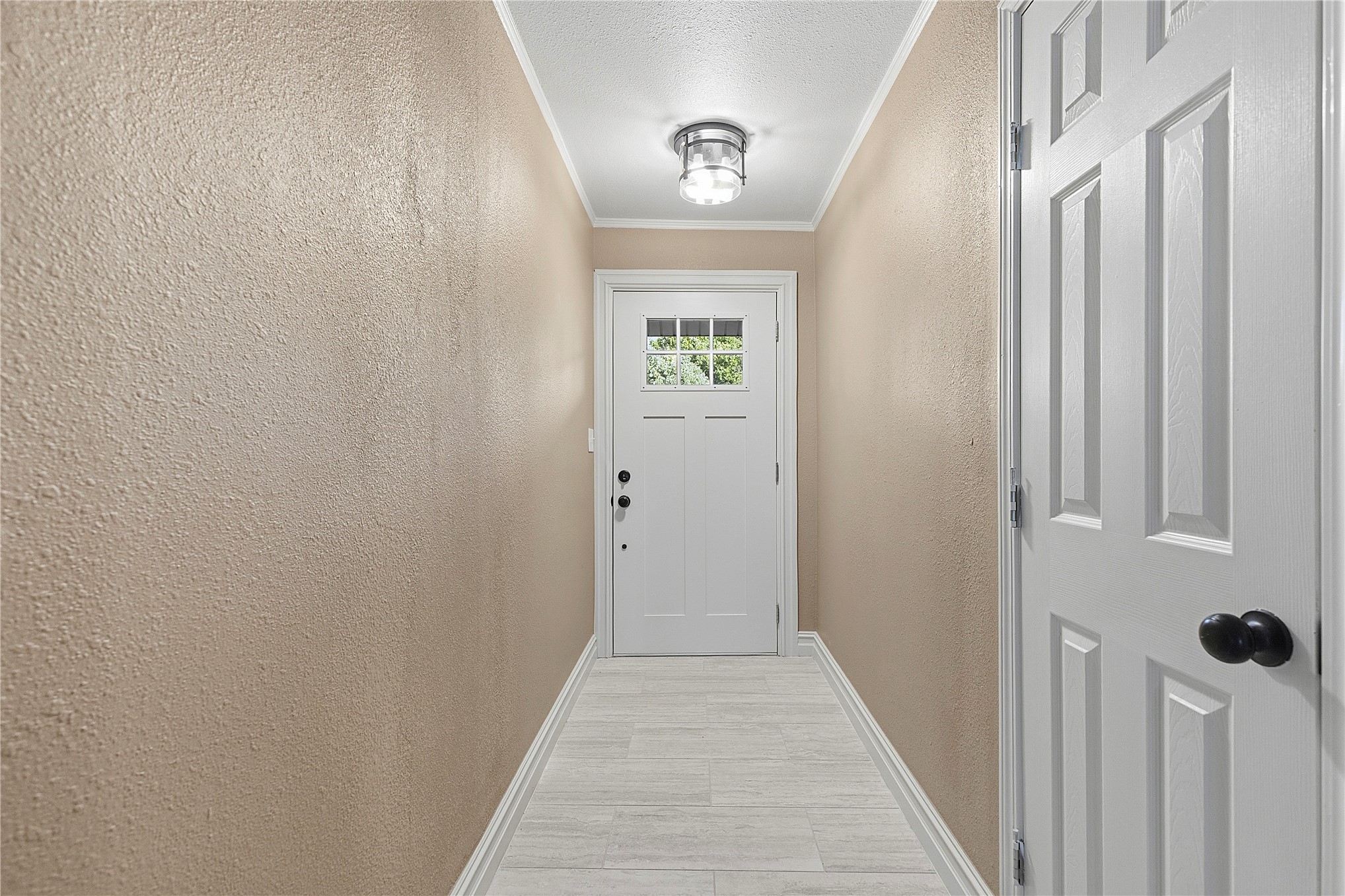 546 S Zurich Avenue Property Photo 10