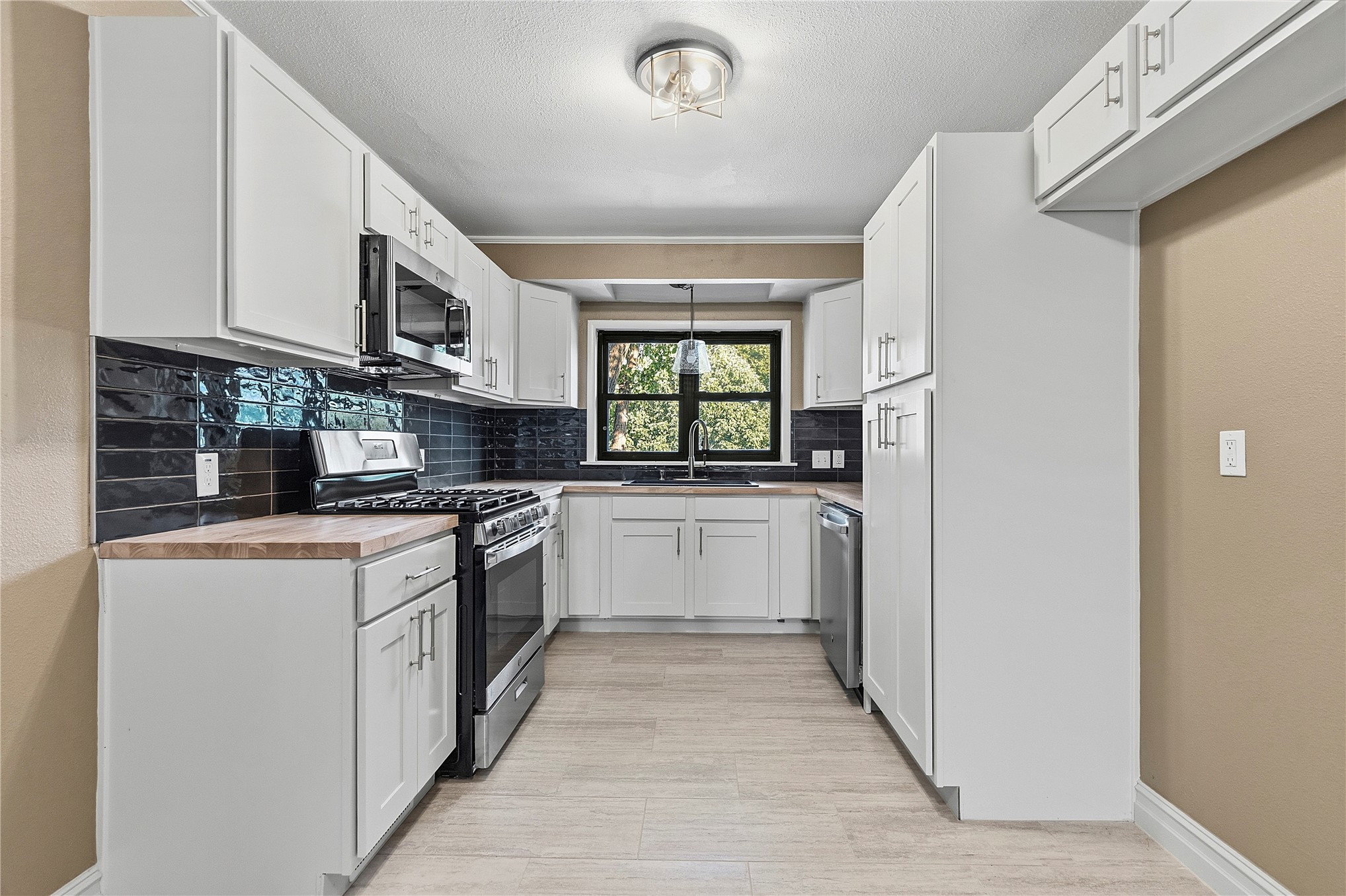 546 S Zurich Avenue Property Photo 11