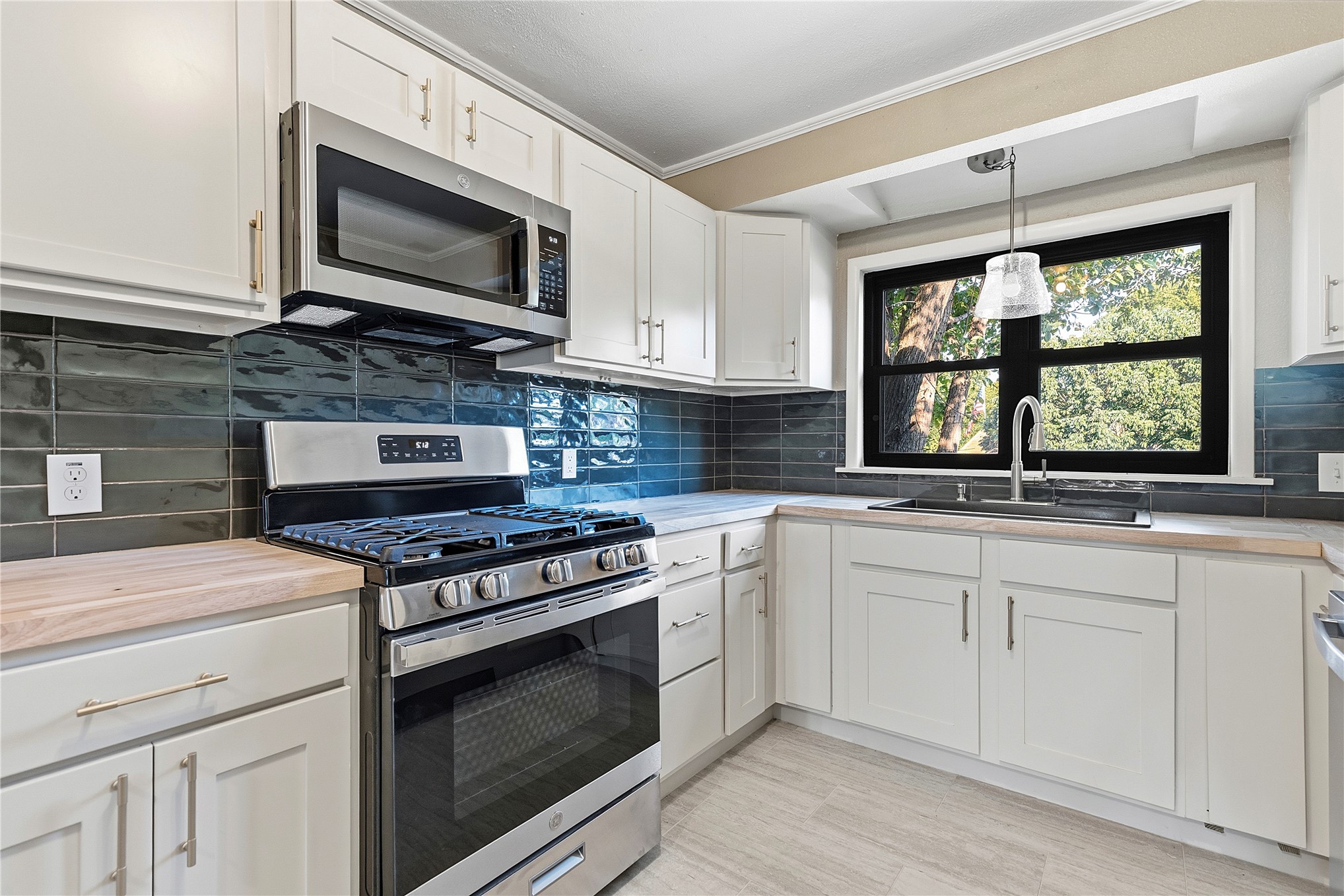 546 S Zurich Avenue Property Photo 12