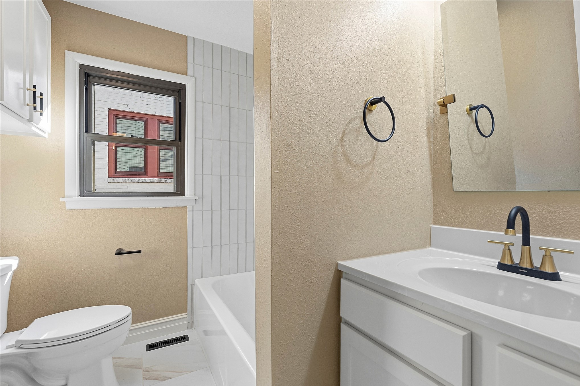 546 S Zurich Avenue Property Photo 20