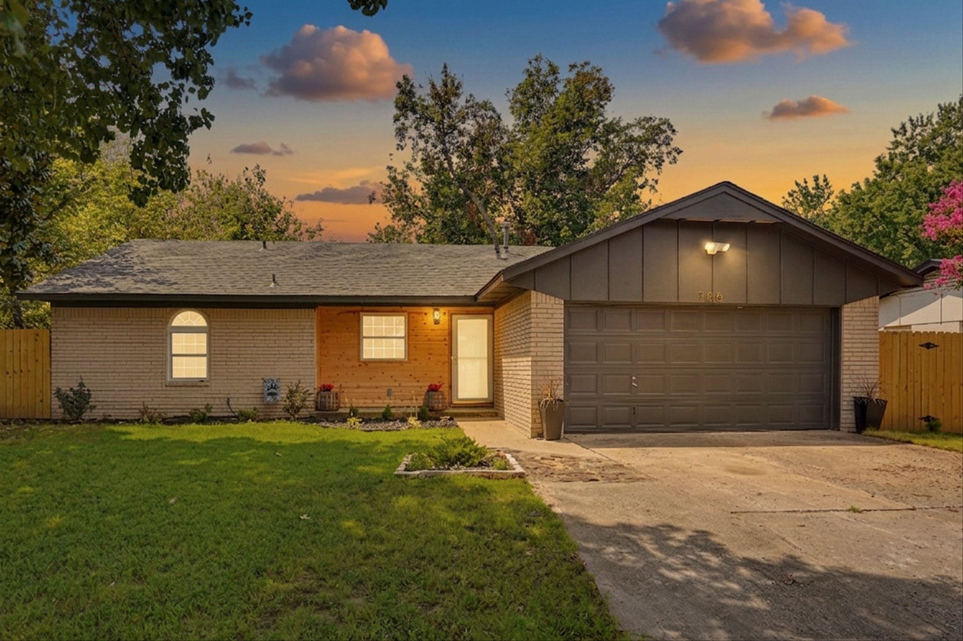 706 E E Avenue