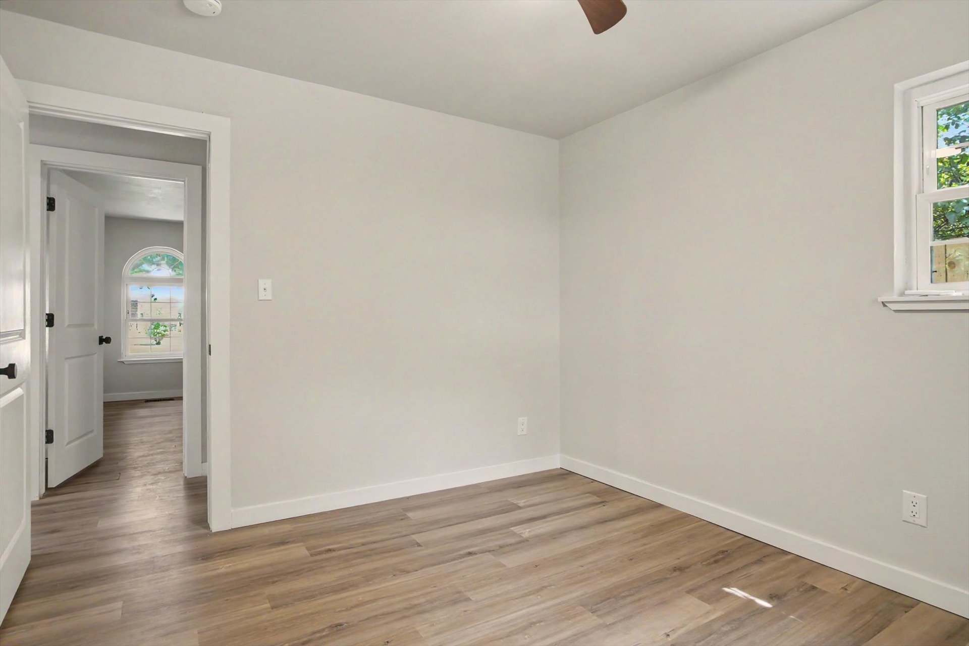 706 E E Avenue Property Photo 25