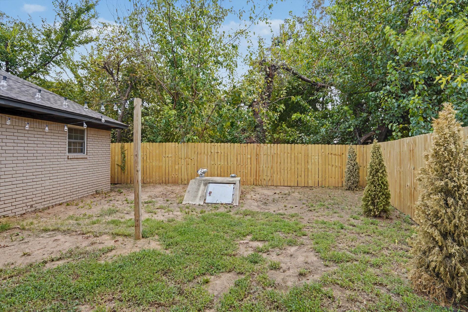 706 E E Avenue Property Photo 36