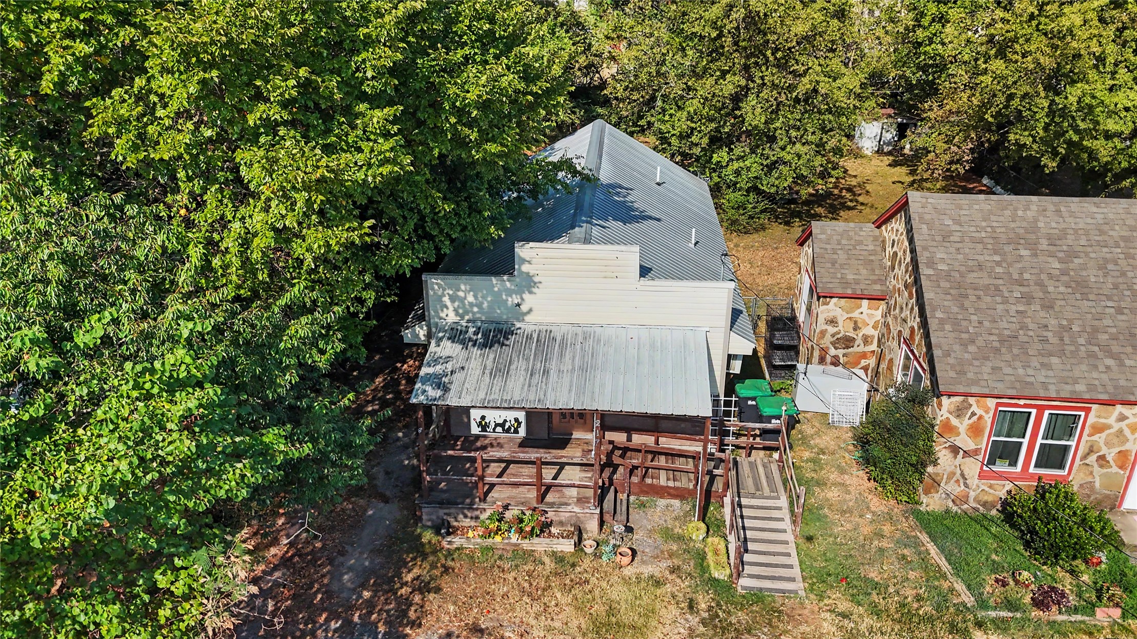 217 N Cedar Avenue B Property Photo 2