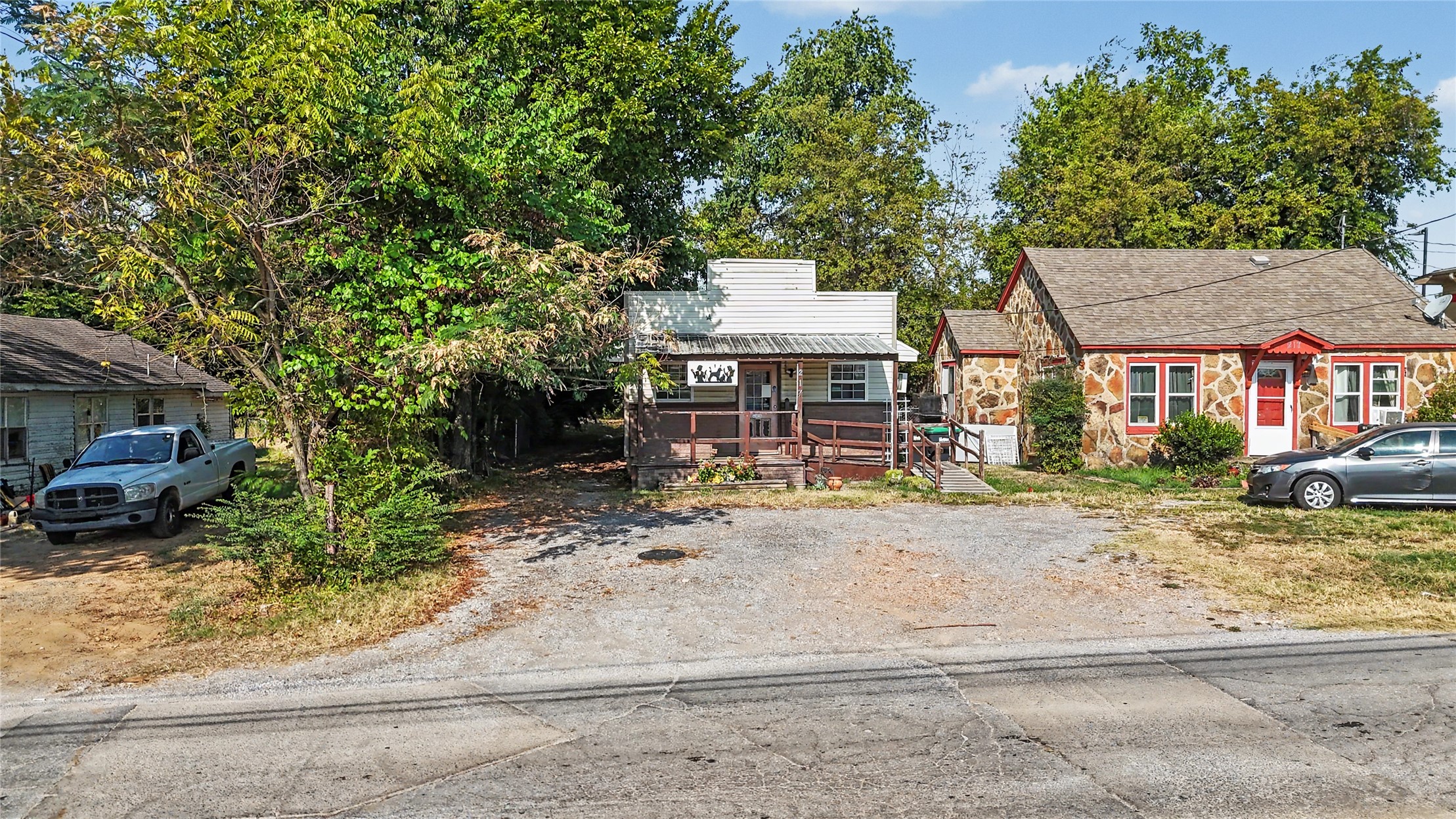 217 N Cedar Avenue B Property Photo 3