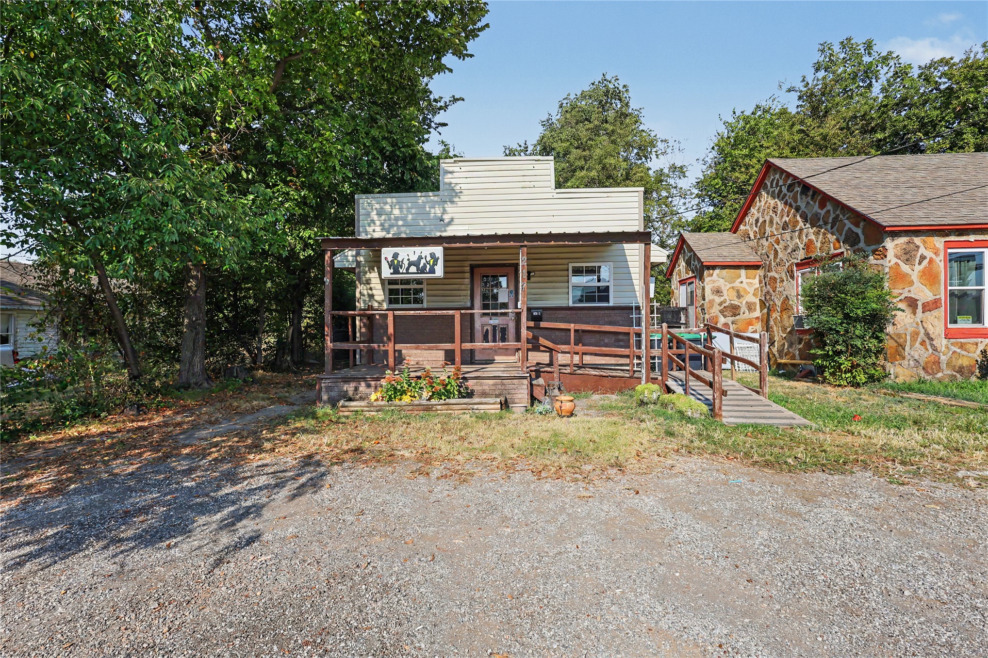 217 N Cedar Avenue B Property Photo 4