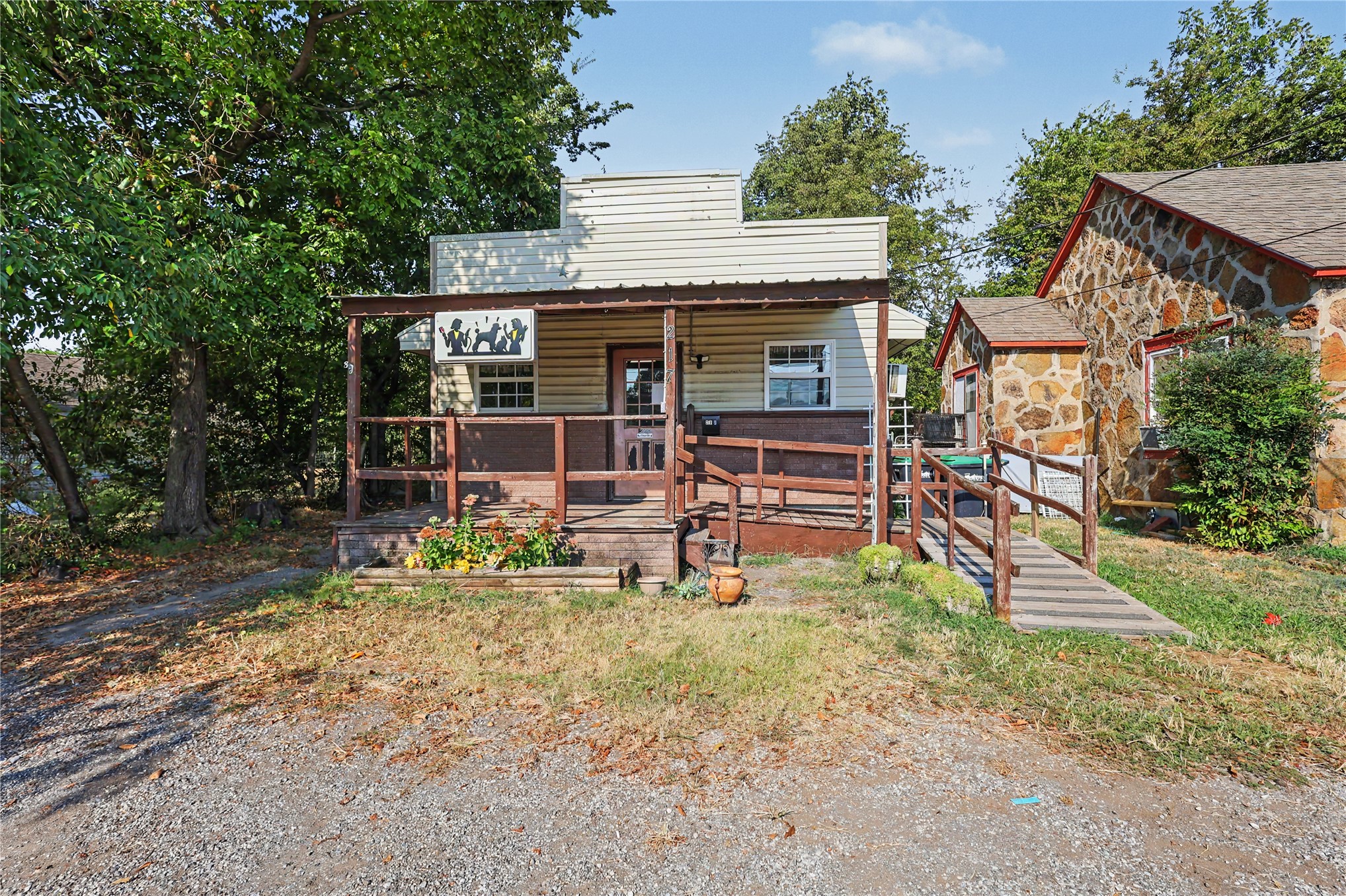 217 N Cedar Avenue B Property Photo 5