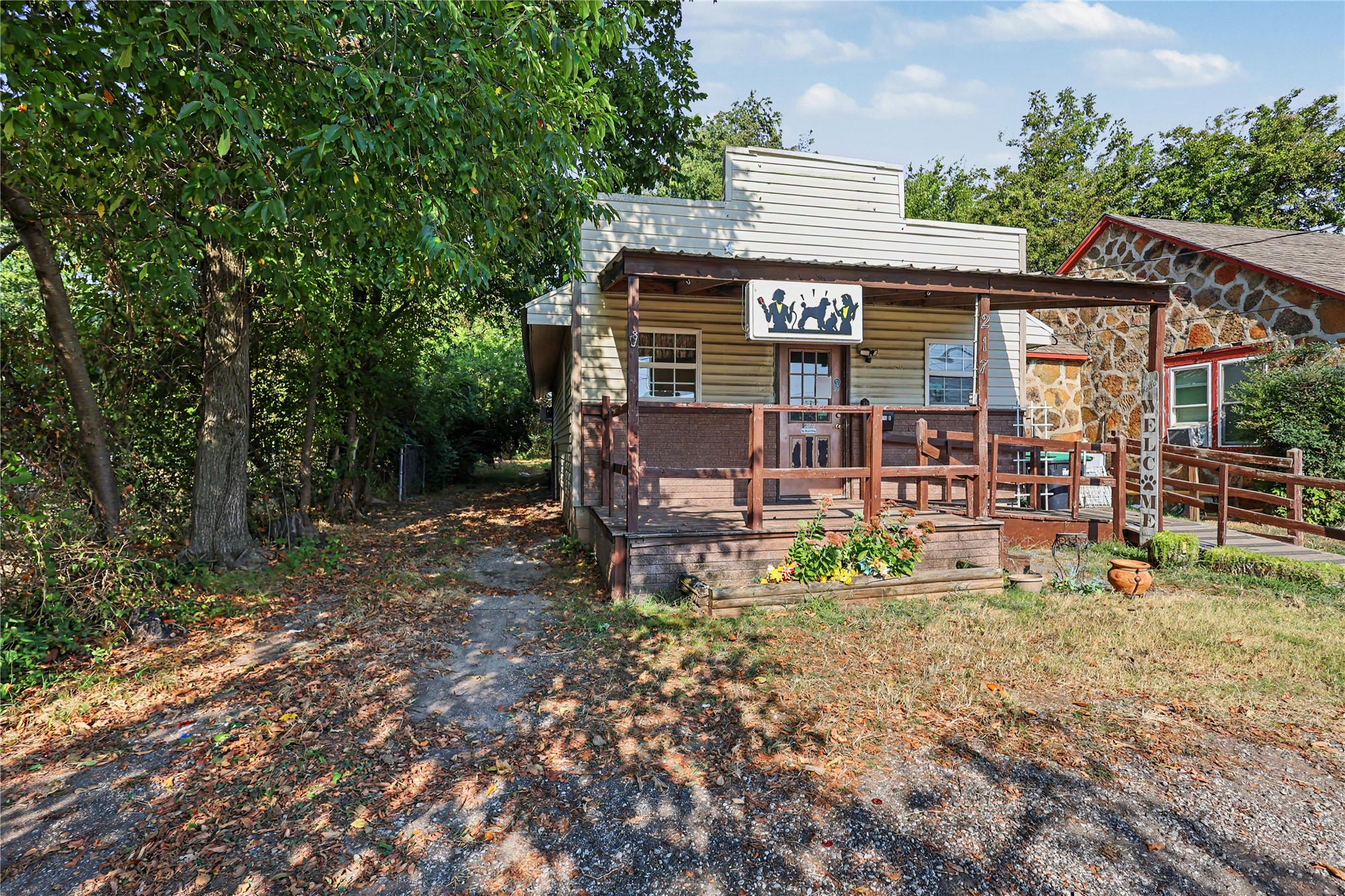 217 N Cedar Avenue B Property Photo 6