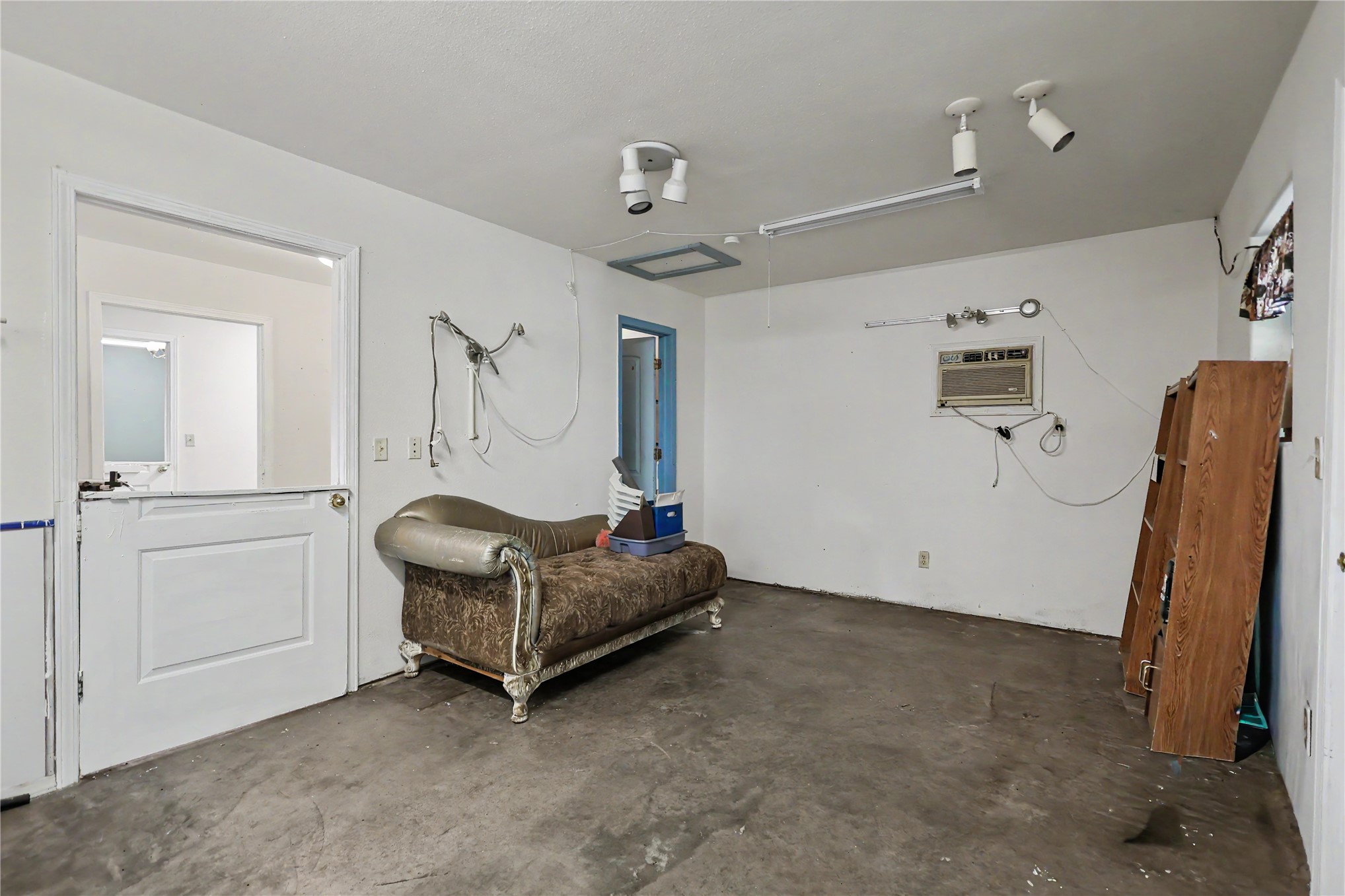 217 N Cedar Avenue B Property Photo 48