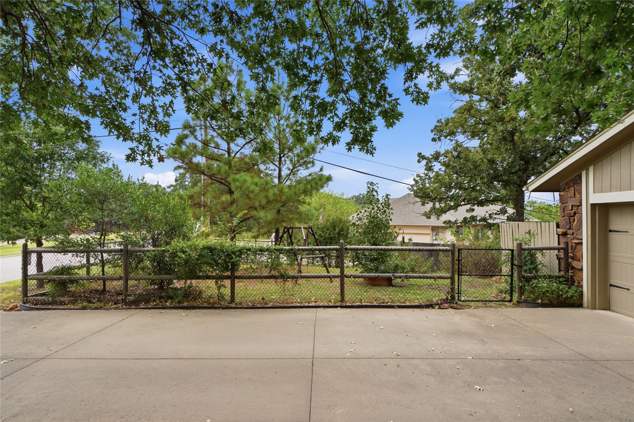 219 N Oak Ridge Drive Property Photo 8