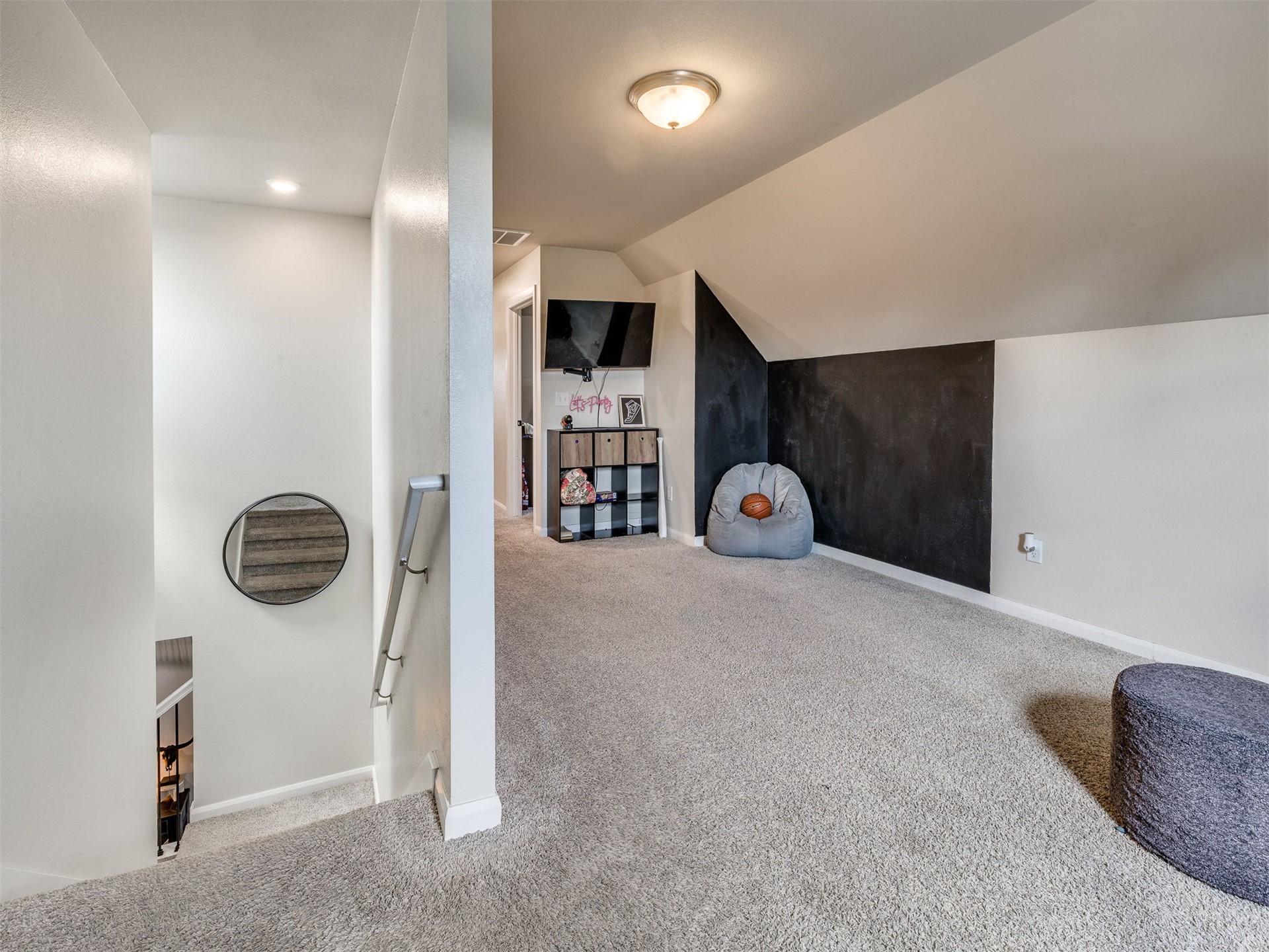 215 W 52nd Street Property Photo 18