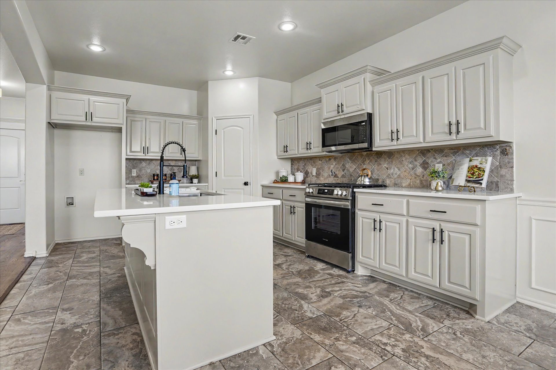 20507 E 31st Place S Property Photo 12