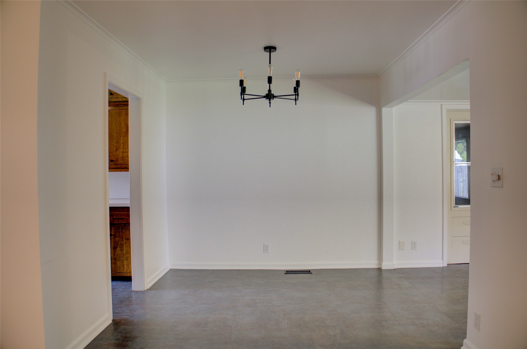 3915 E 34th Street Property Photo 8