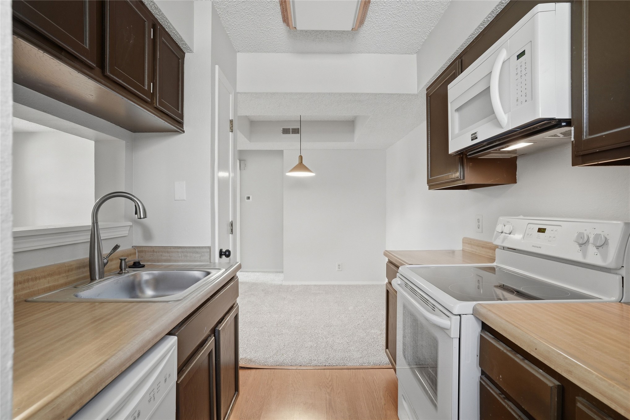 9015 S Delaware Avenue 303 Property Photo 20