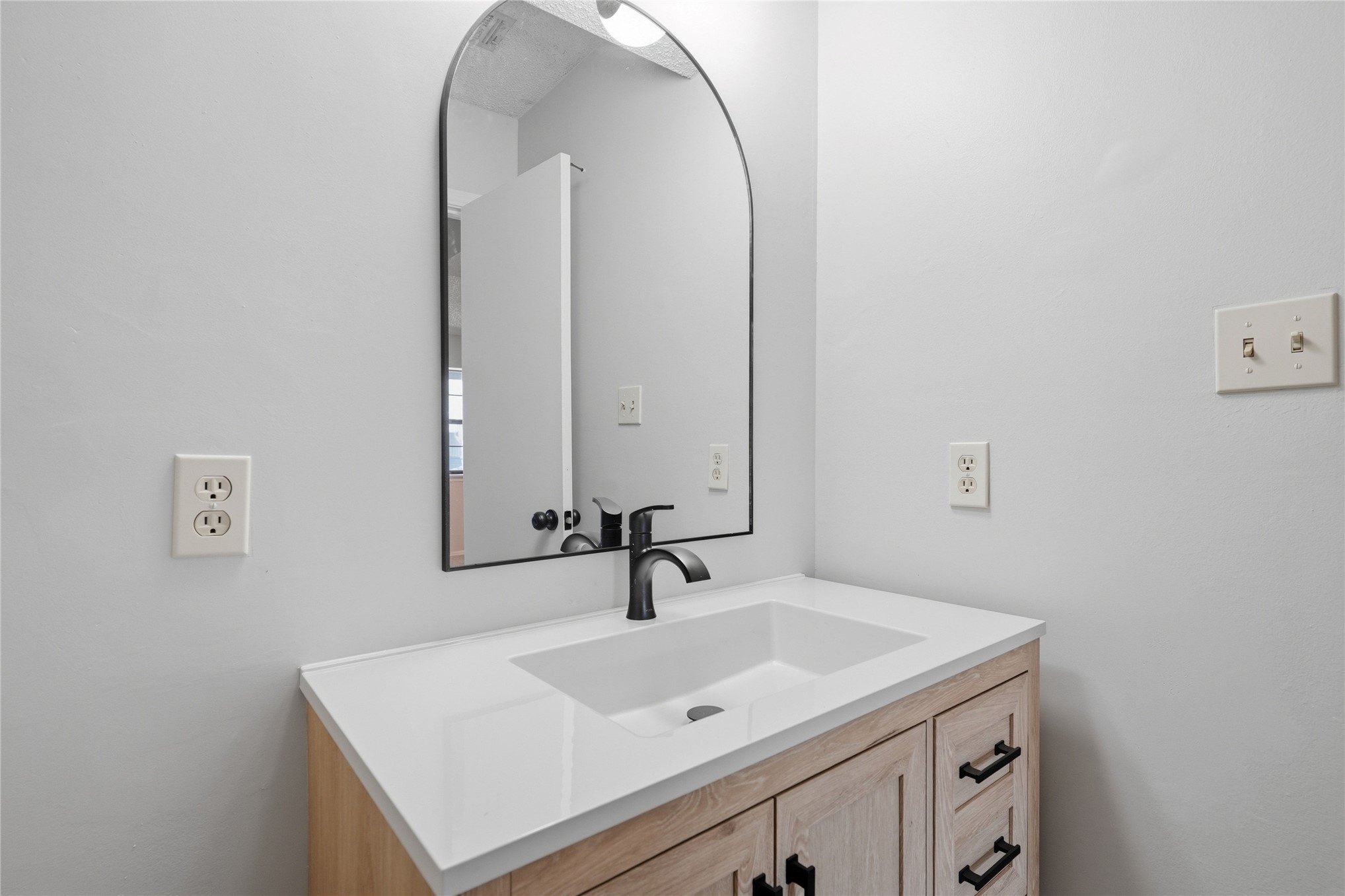 9015 S Delaware Avenue 303 Property Photo 24