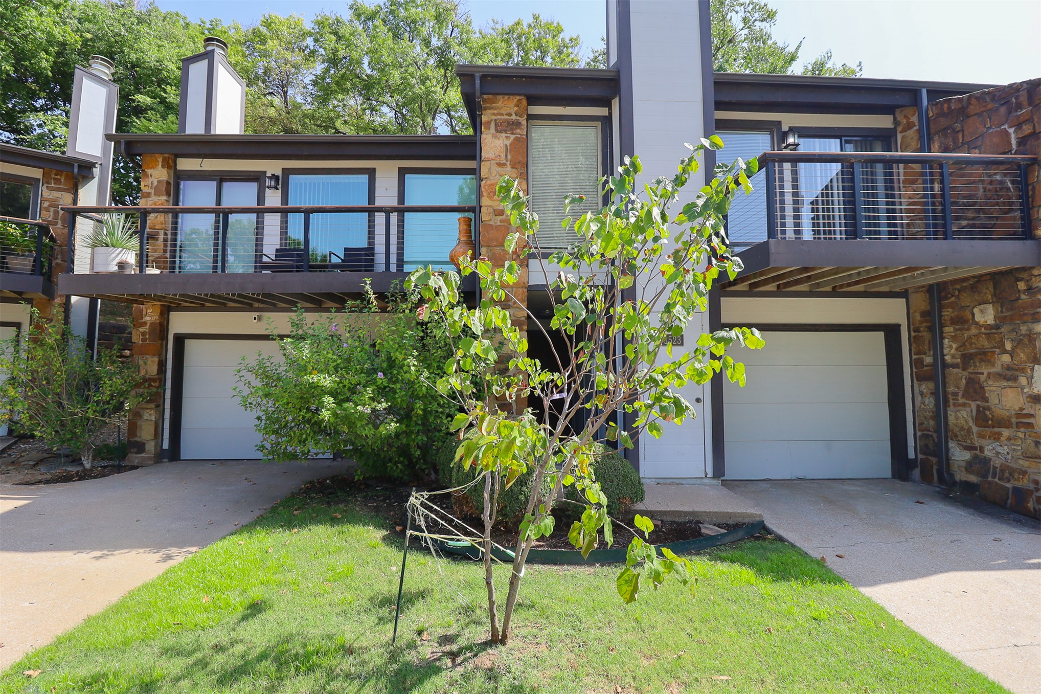 1523 Riverside Drive 1523