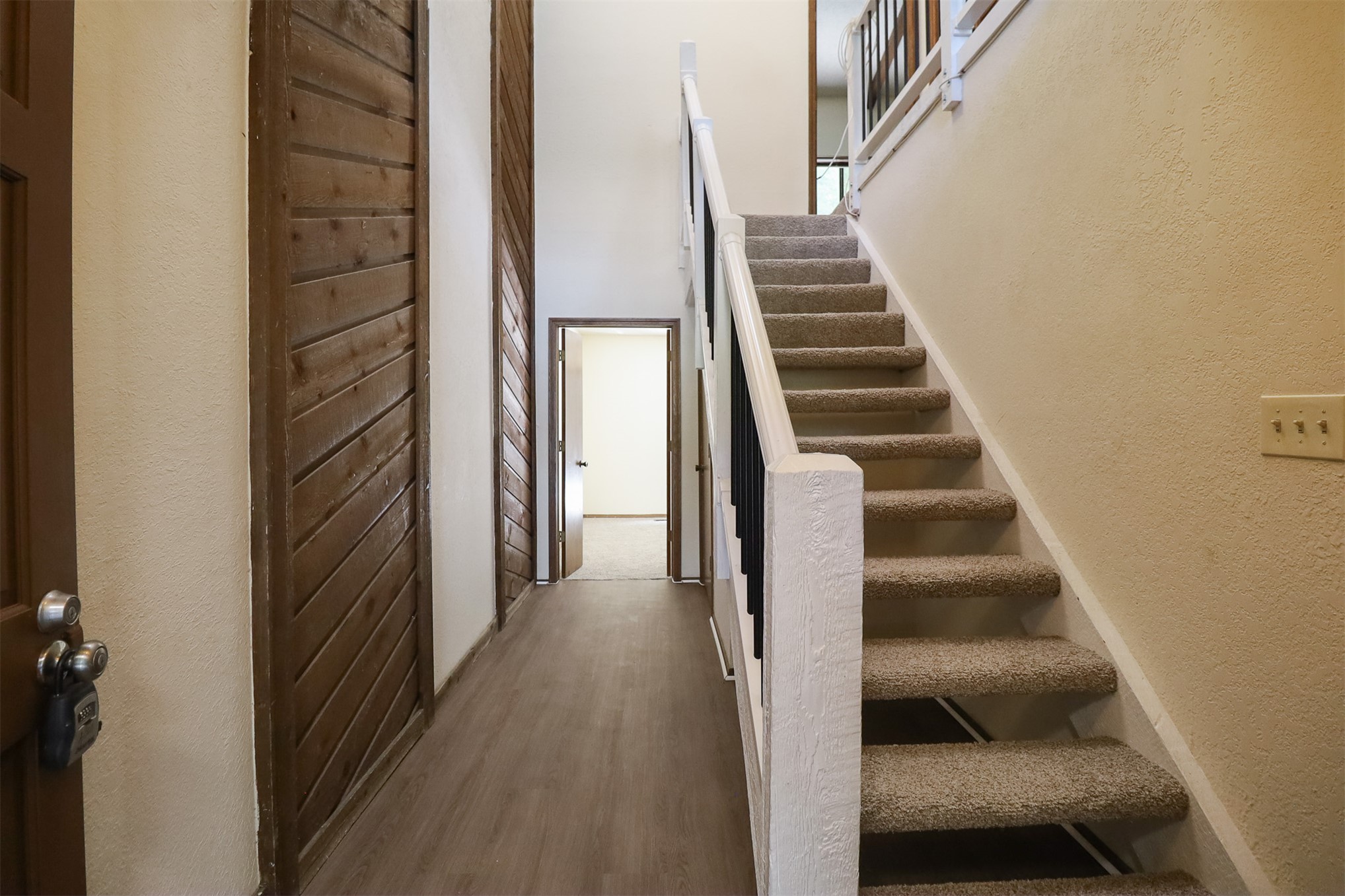 1523 Riverside Drive 1523 Property Photo 3