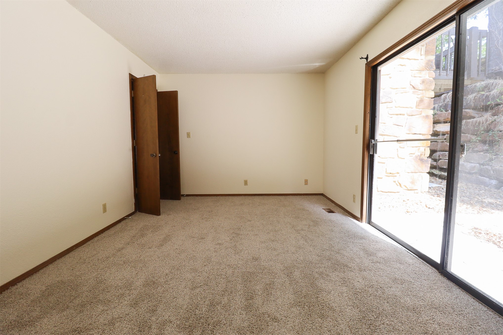 1523 Riverside Drive 1523 Property Photo 6