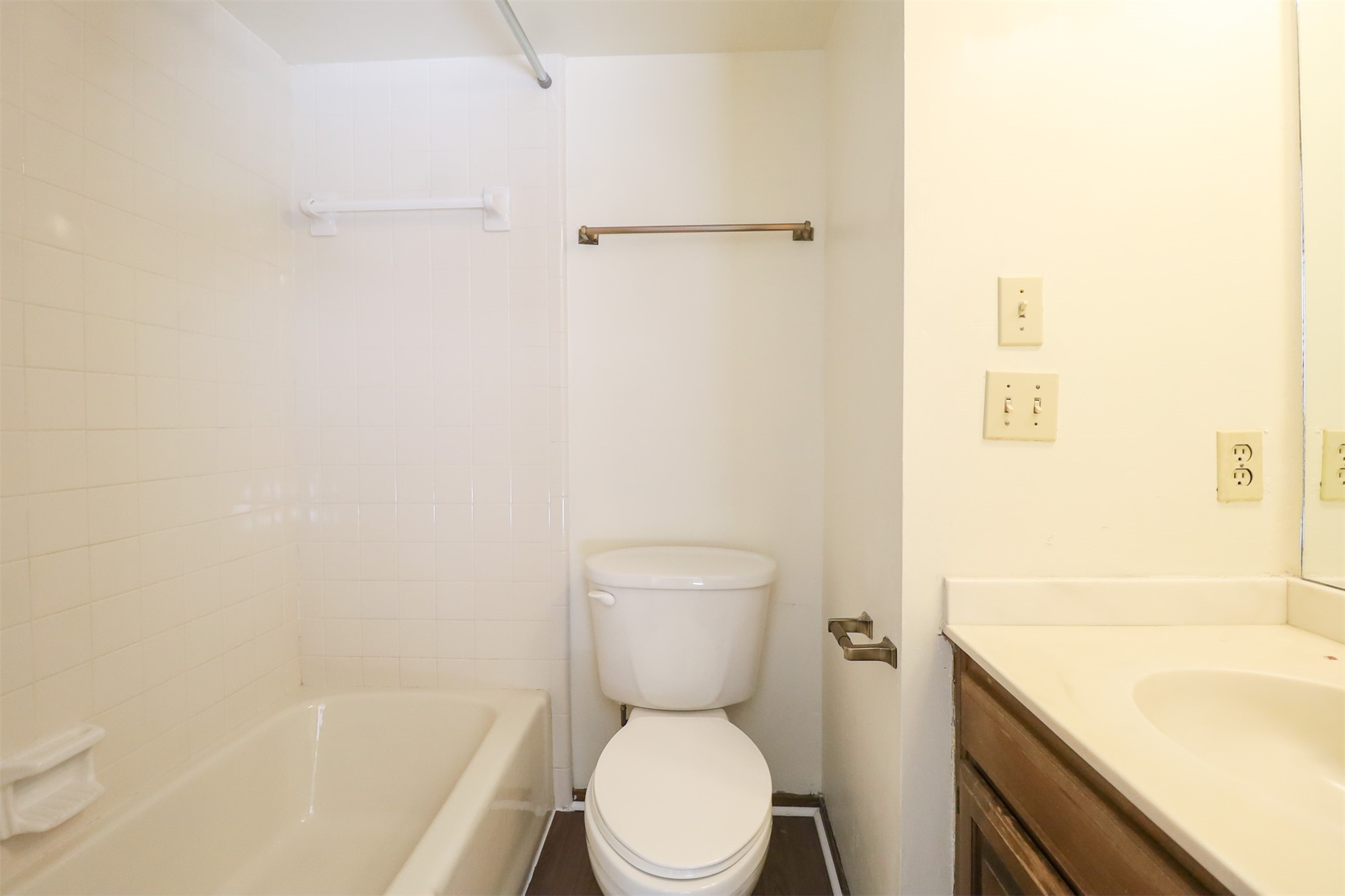 1523 Riverside Drive 1523 Property Photo 7