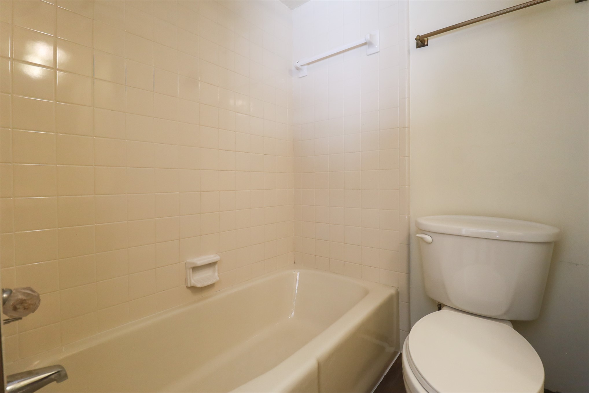 1523 Riverside Drive 1523 Property Photo 8