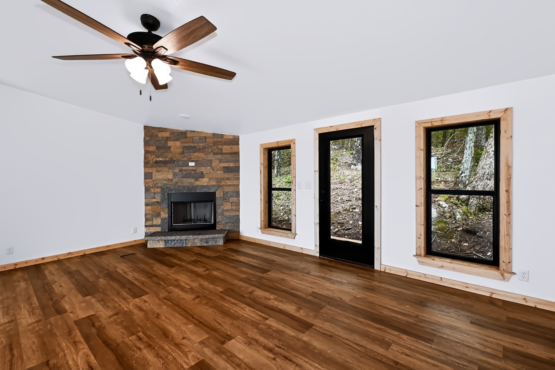 23507 E Riverview Drive Property Photo 9