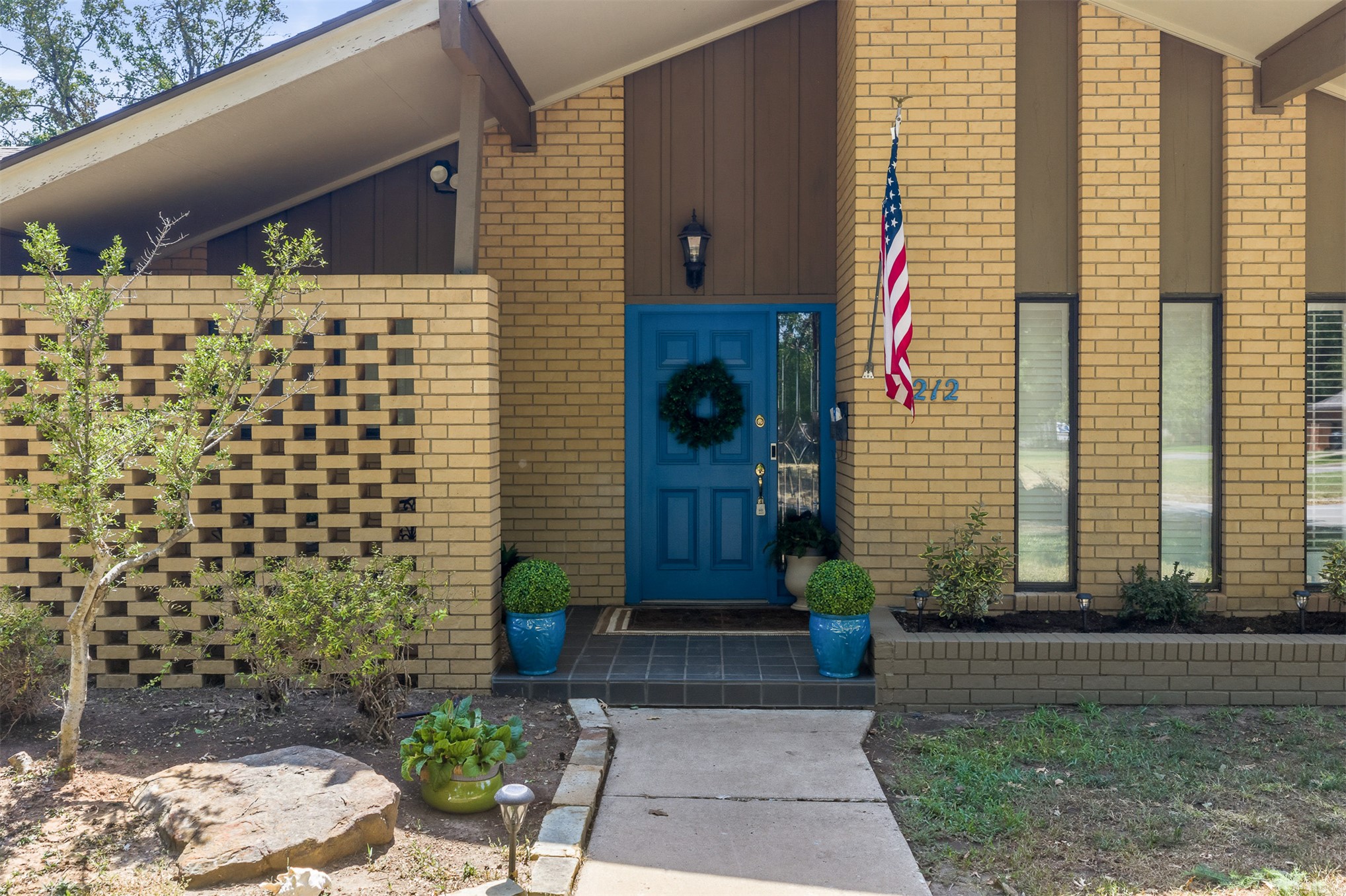 2212 Cloverleaf Place Property Photo 3
