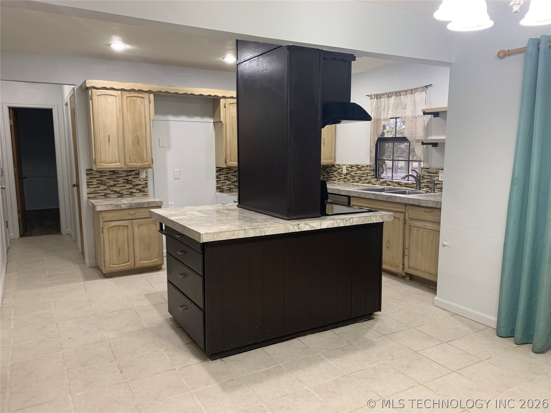 105 E 21st Street Property Photo 3