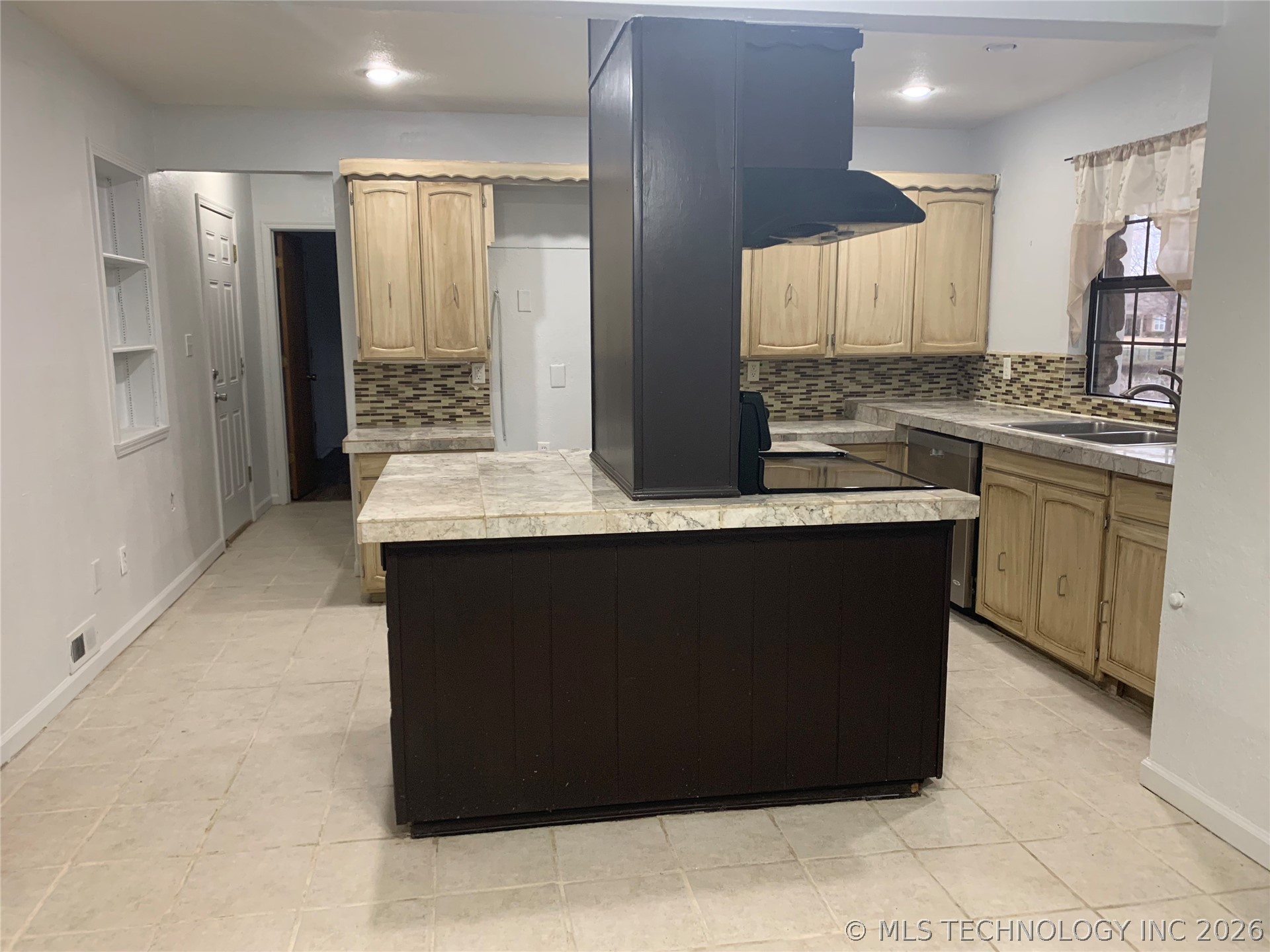 105 E 21st Street Property Photo 4