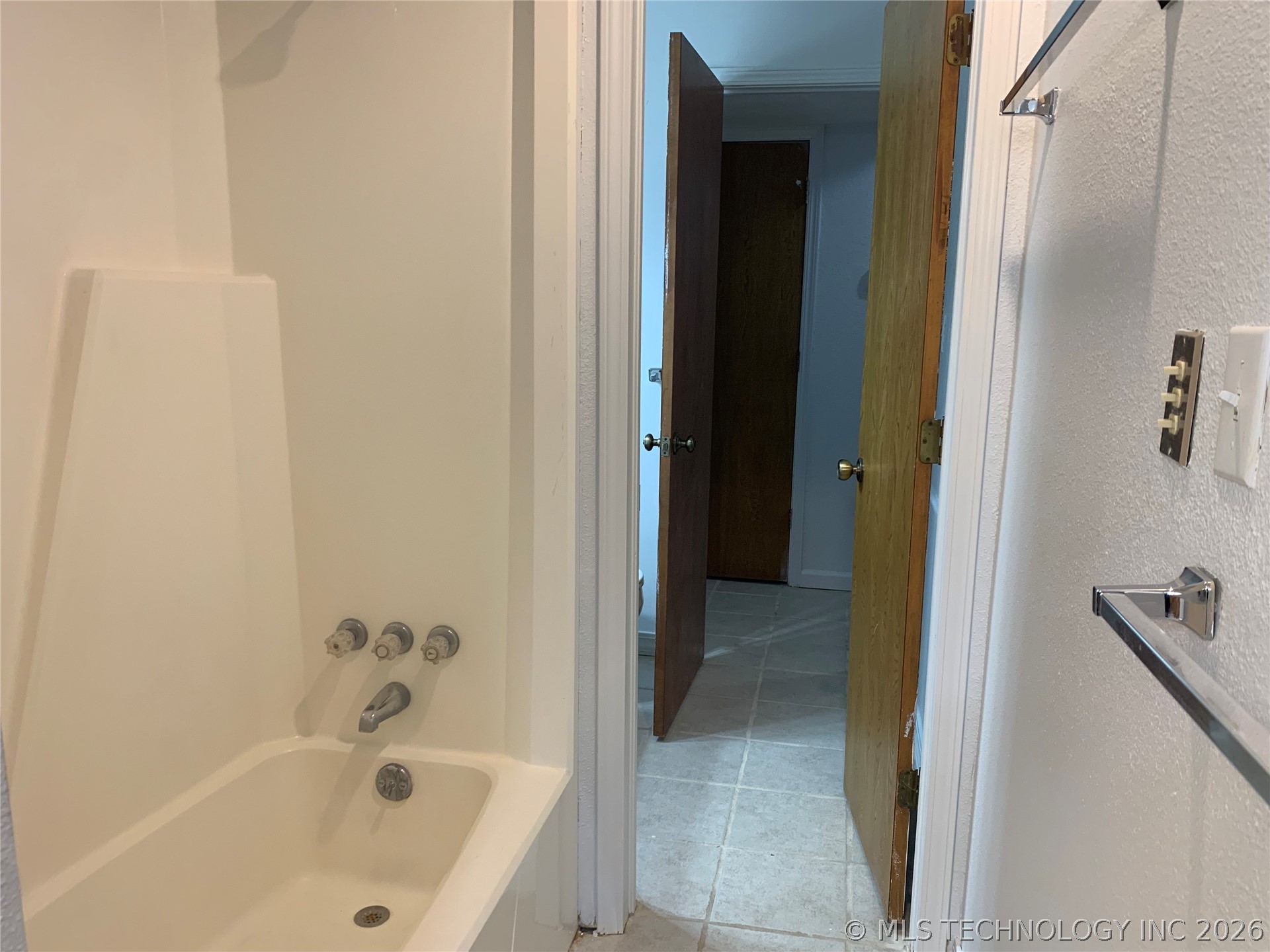 105 E 21st Street Property Photo 9