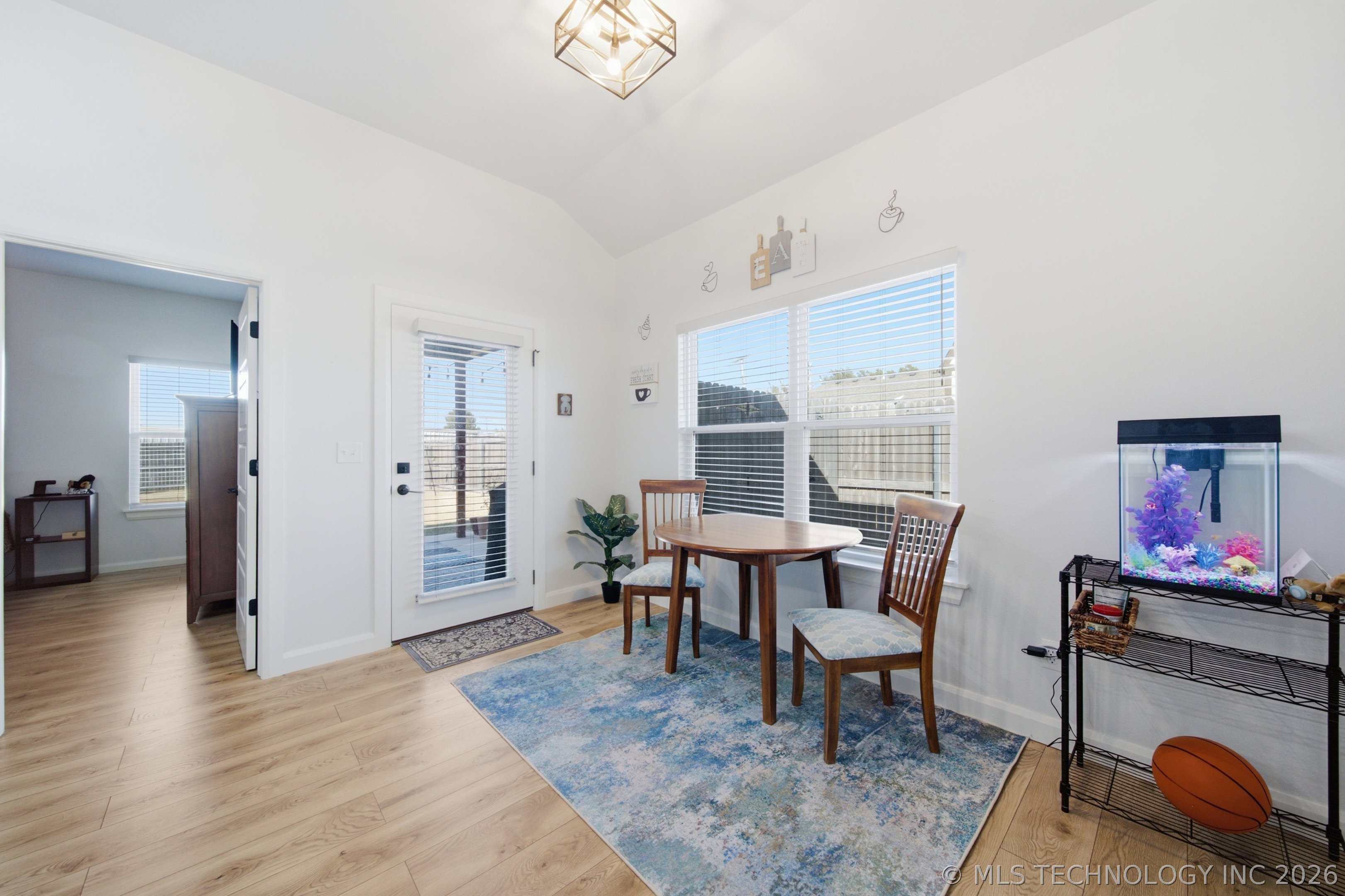 633 E Allen Street Property Photo 12