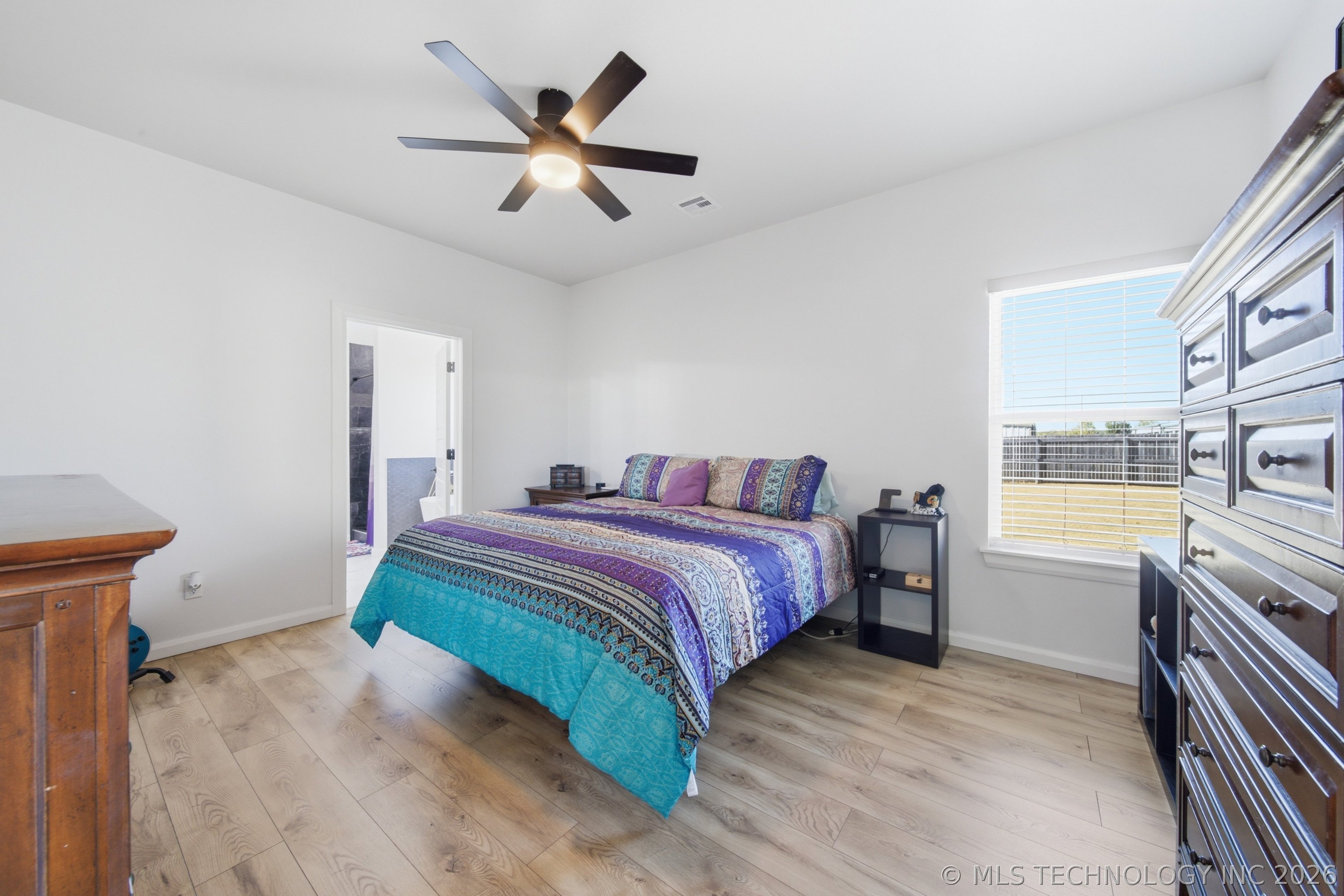 633 E Allen Street Property Photo 17