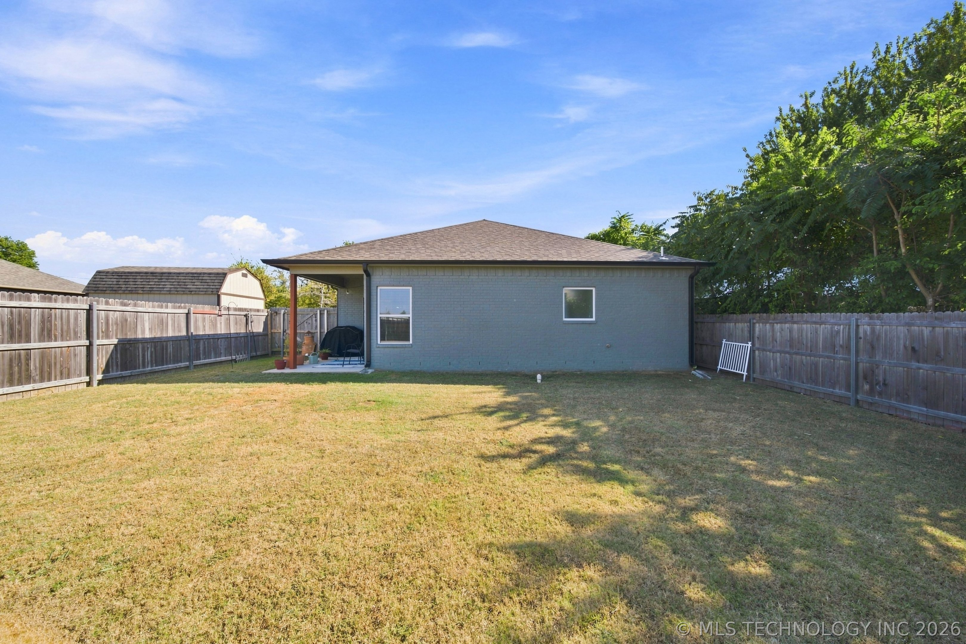 633 E Allen Street Property Photo 31