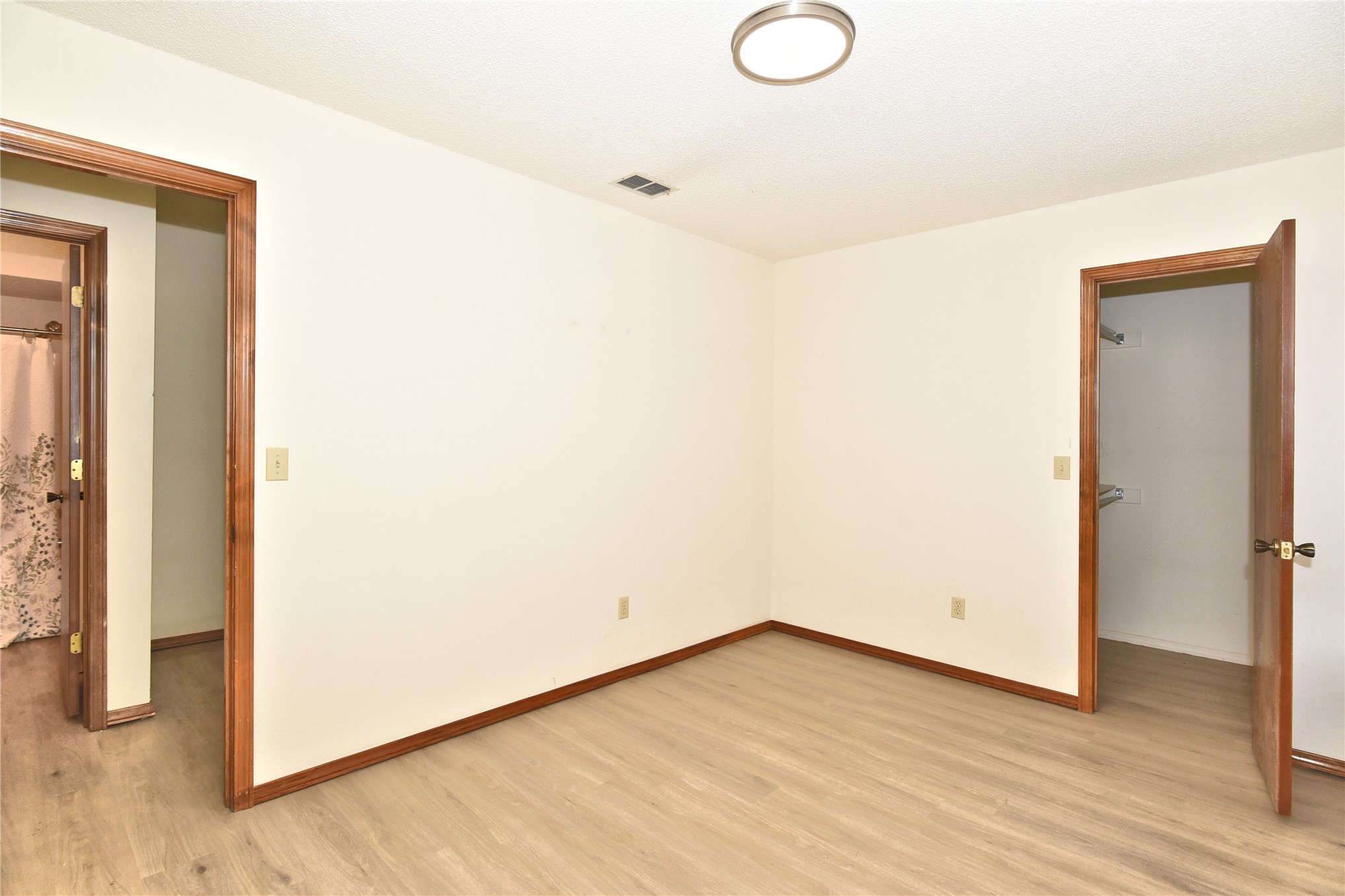 2500 W Honolulu Street Property Photo 3