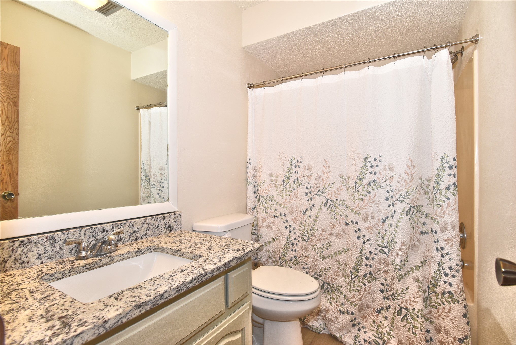 2500 W Honolulu Street Property Photo 4