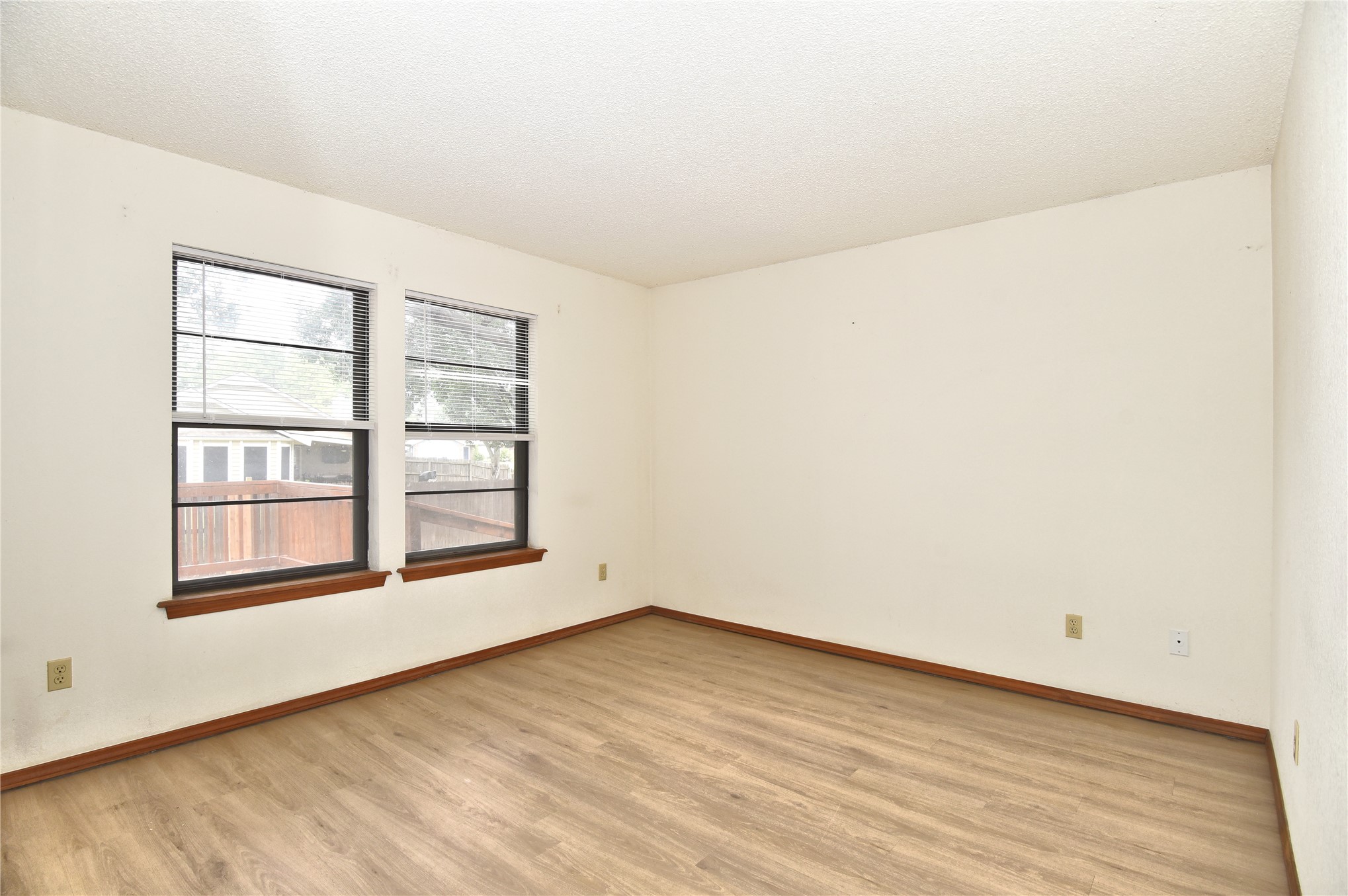 2500 W Honolulu Street Property Photo 7