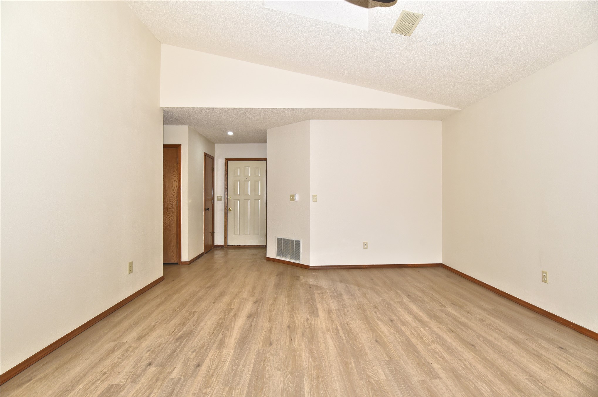 2500 W Honolulu Street Property Photo 10