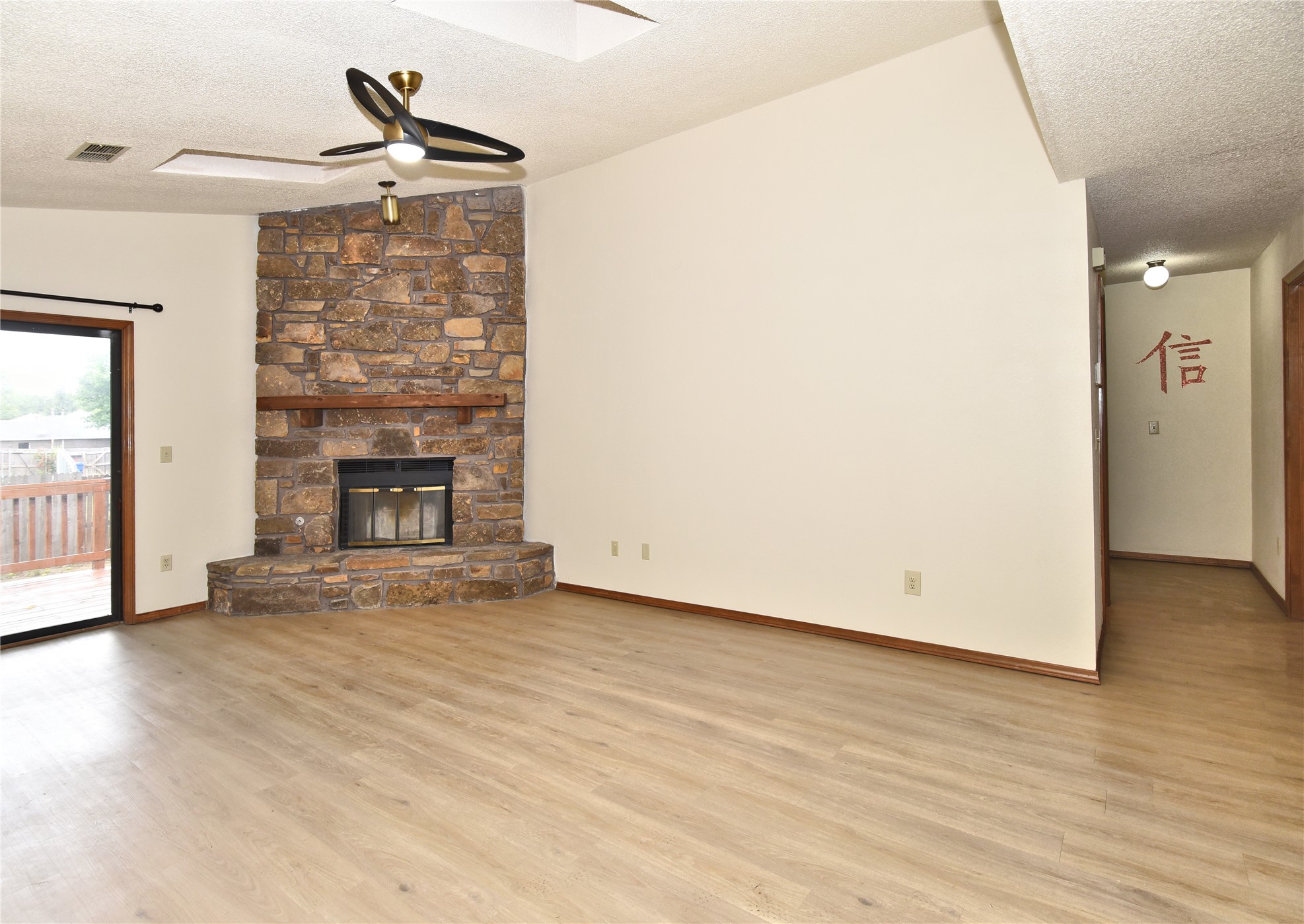 2500 W Honolulu Street Property Photo 12