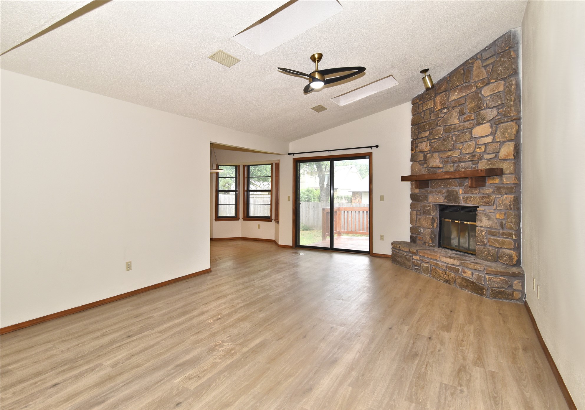 2500 W Honolulu Street Property Photo 13