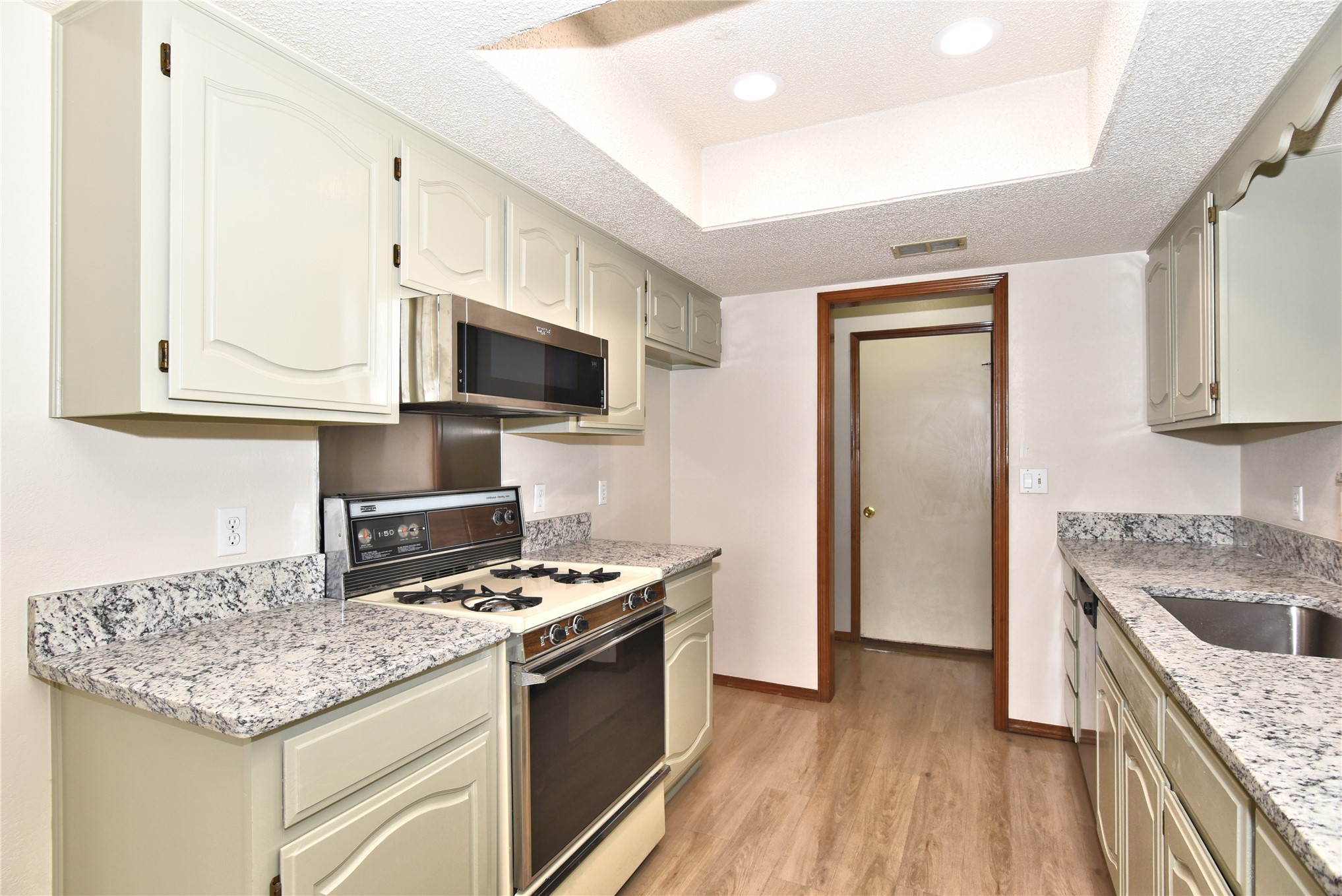 2500 W Honolulu Street Property Photo 15