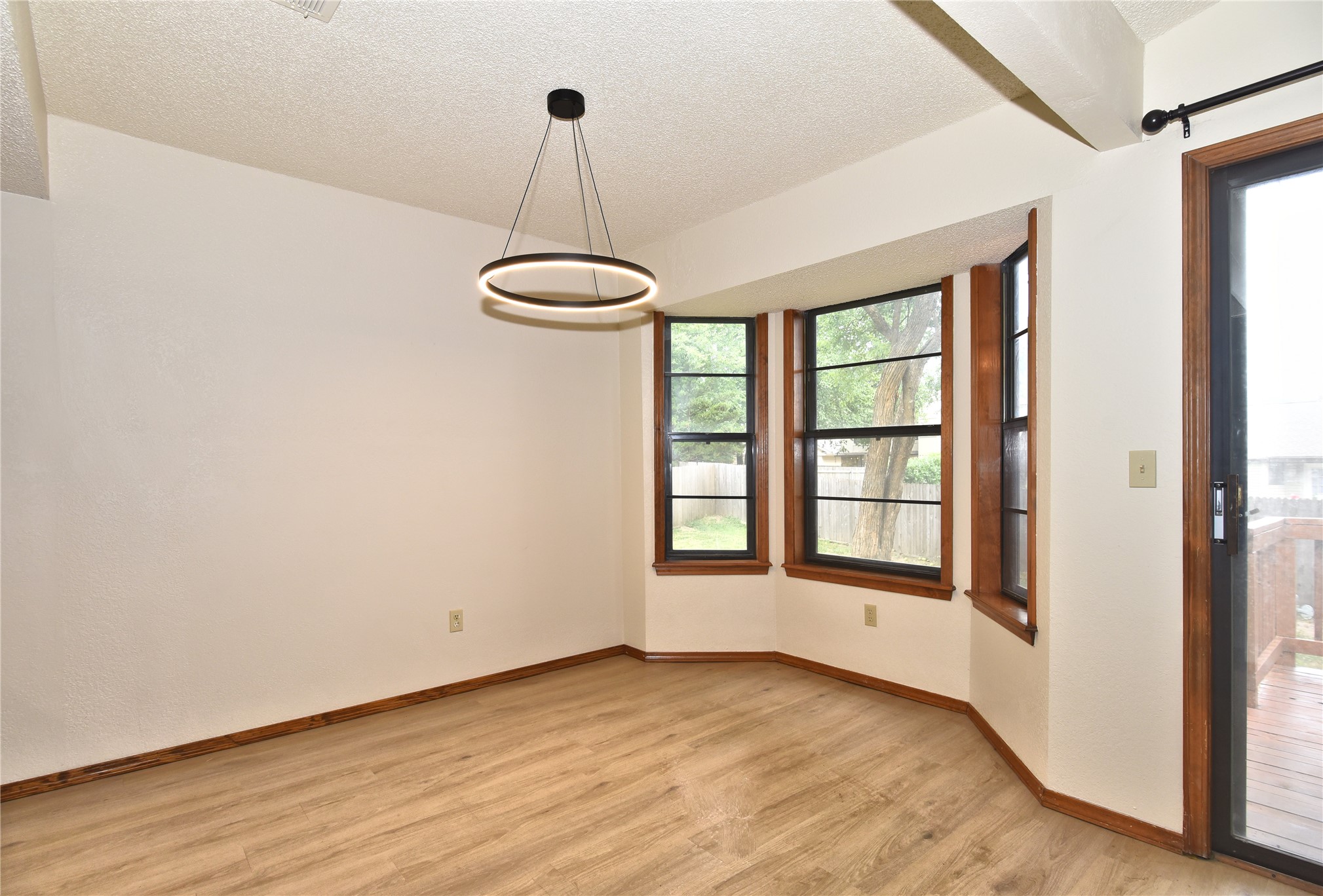 2500 W Honolulu Street Property Photo 21