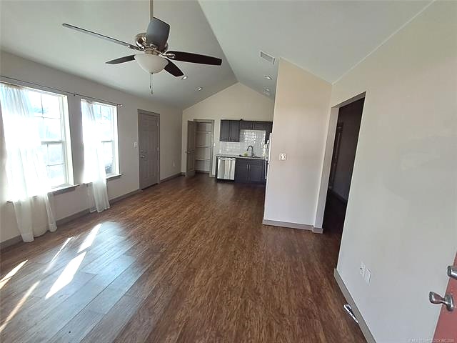 210 9th Se Property Photo 2