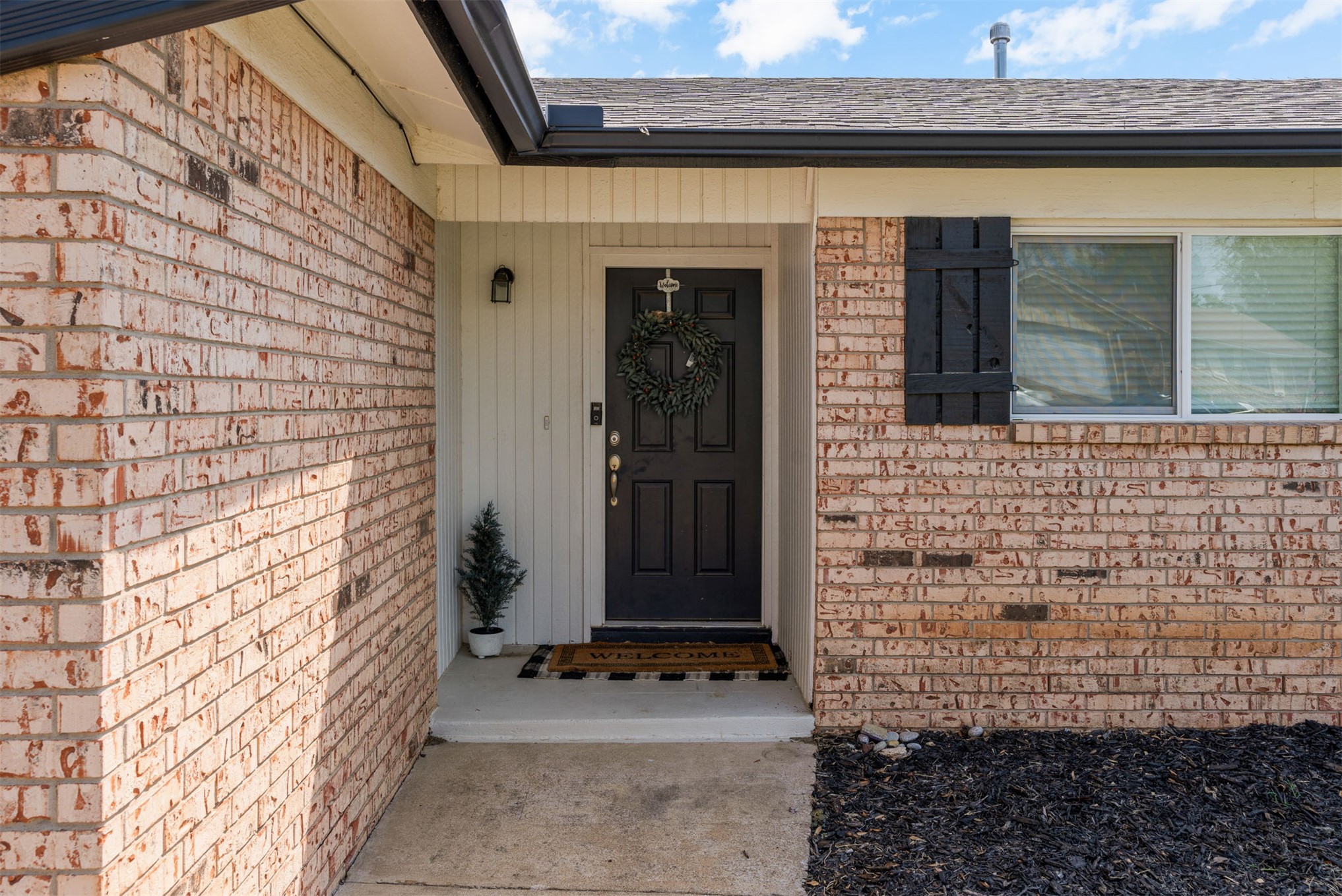 4819 S Spruce Drive Property Photo 3