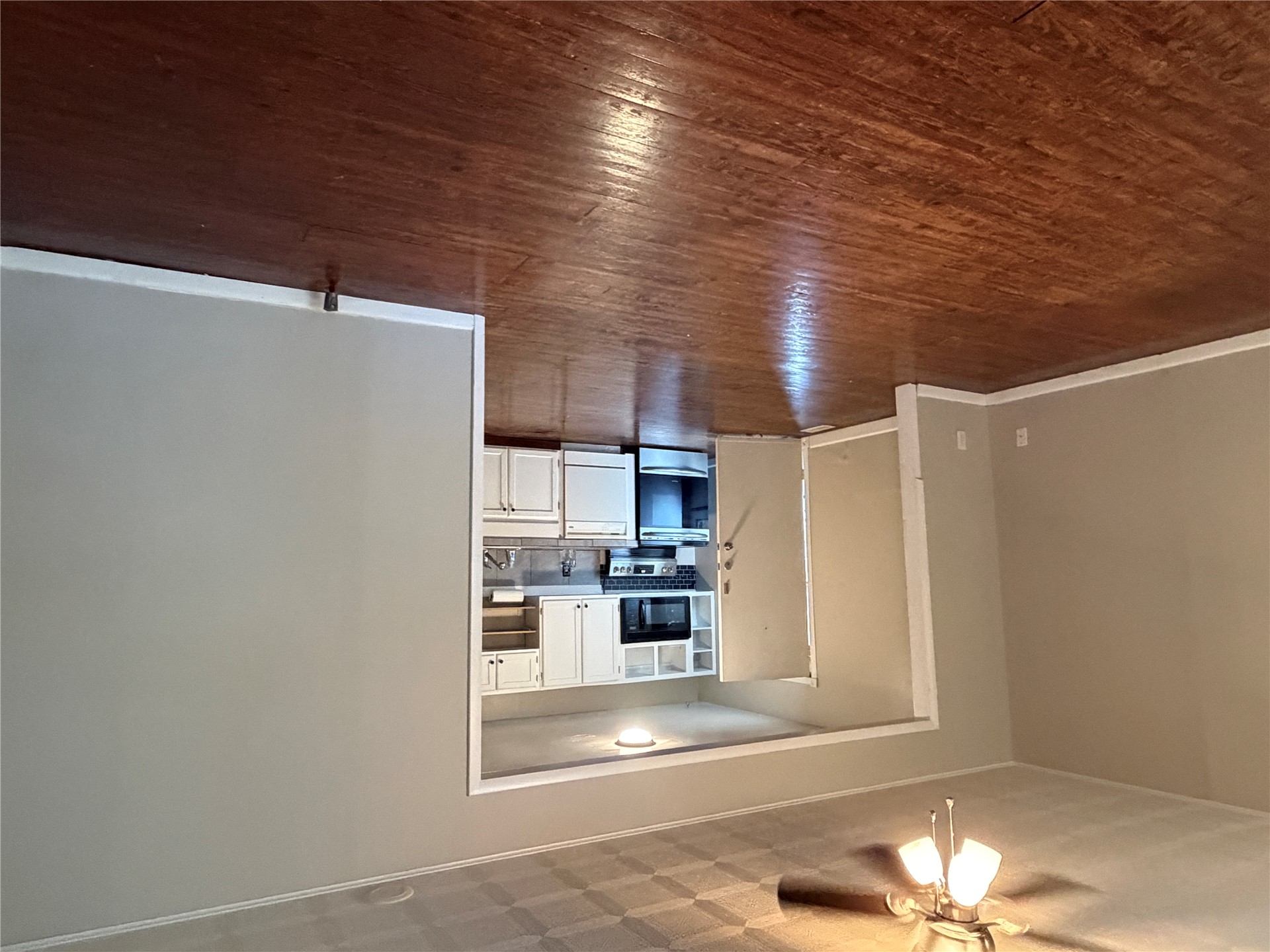 204 W South Street S Property Photo 5