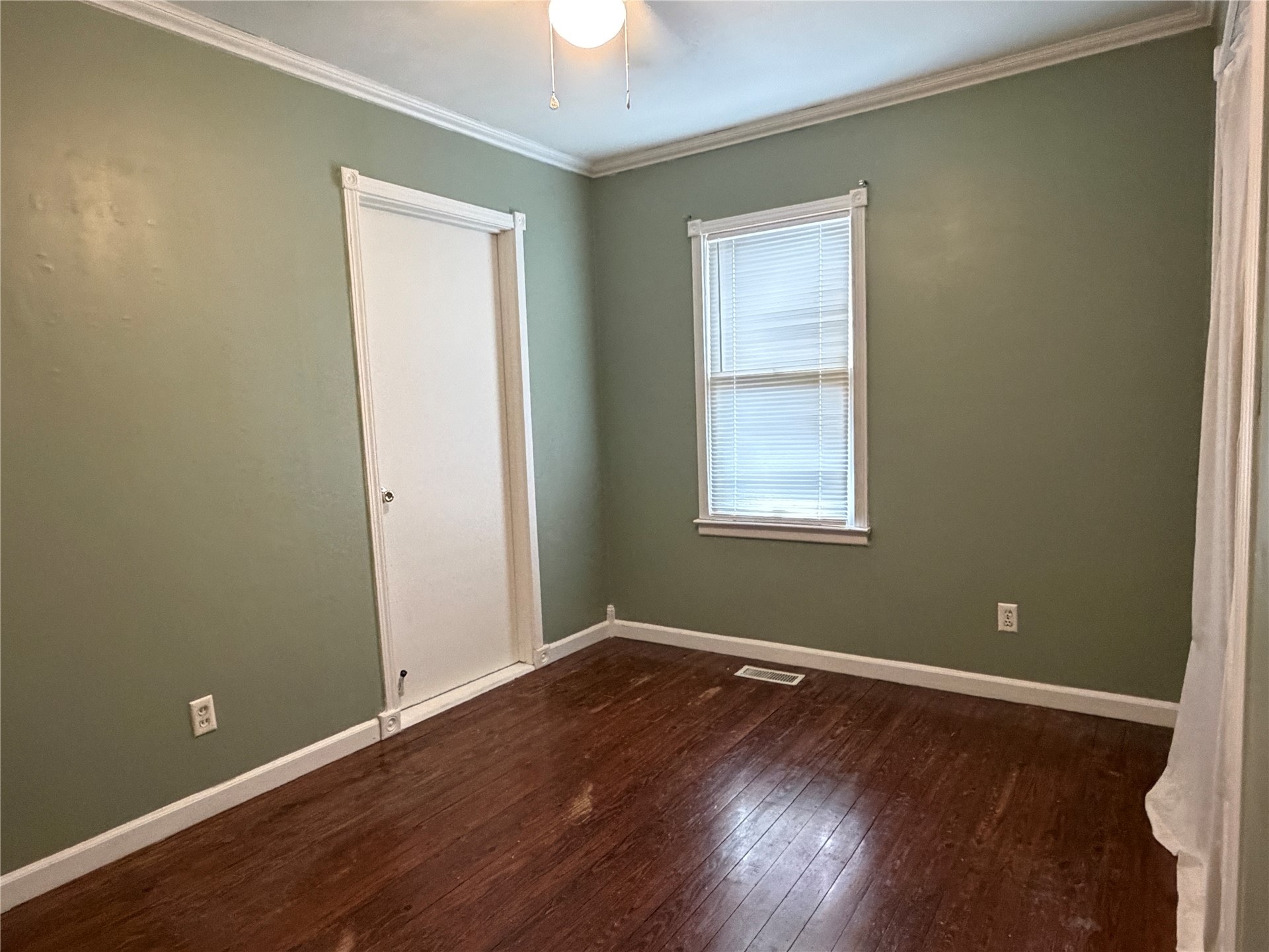 204 W South Street S Property Photo 9
