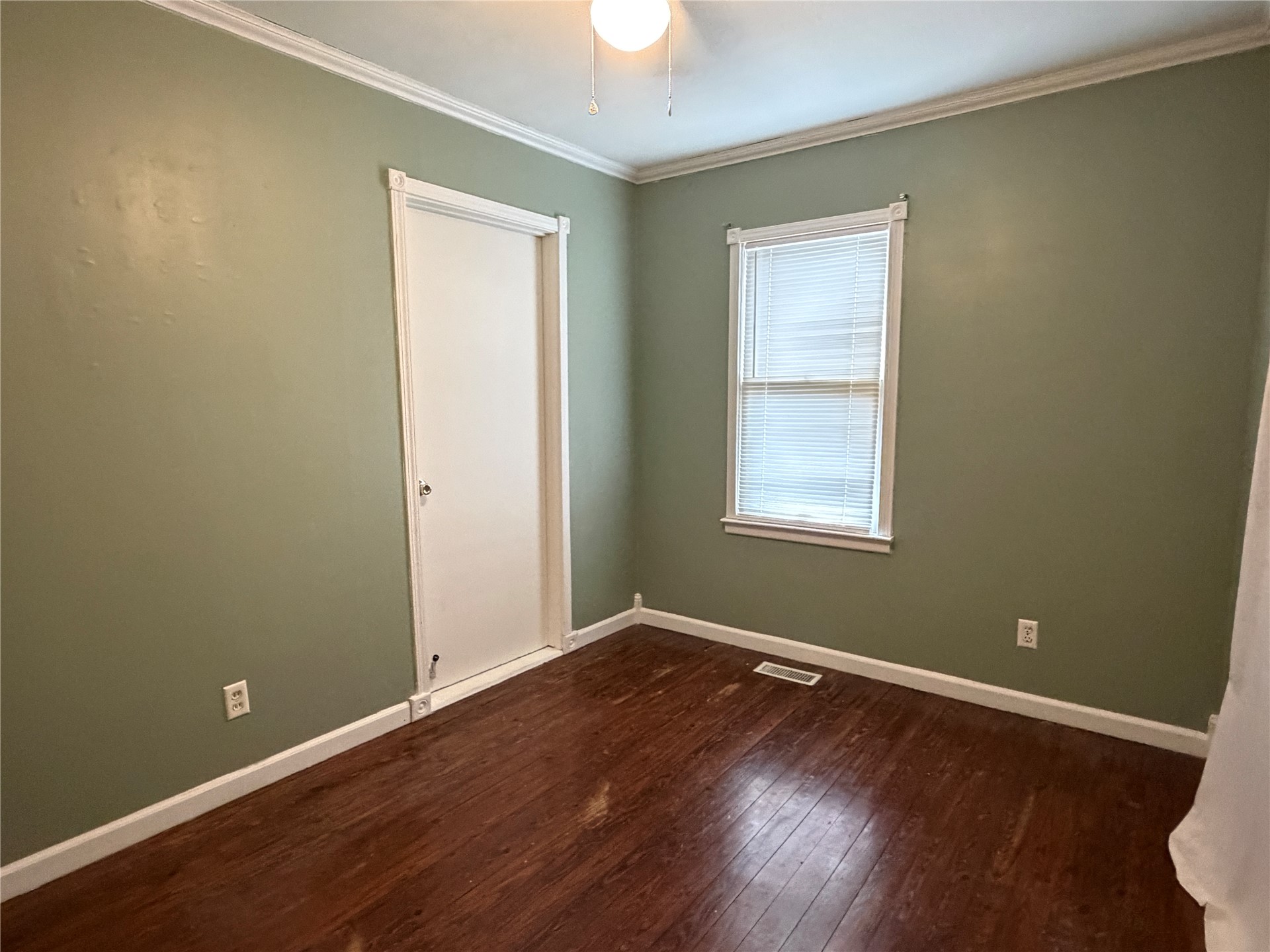 204 W South Street S Property Photo 10