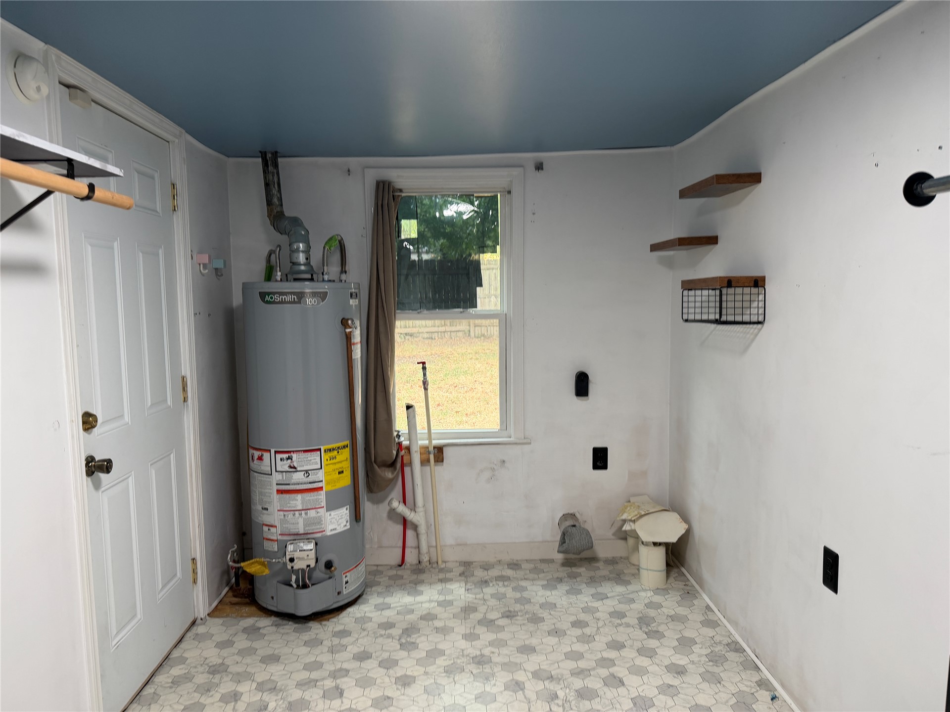 204 W South Street S Property Photo 14