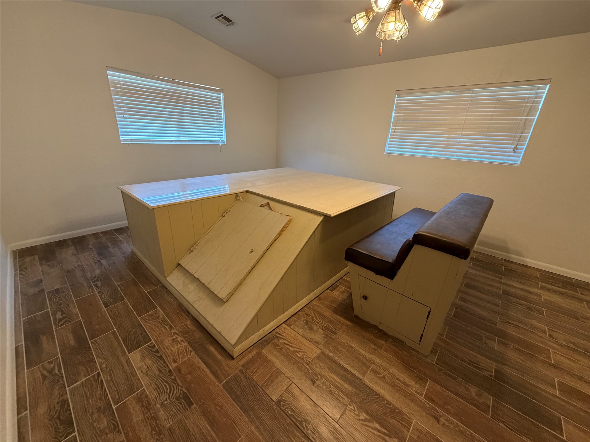 410 W Electric Property Photo 18